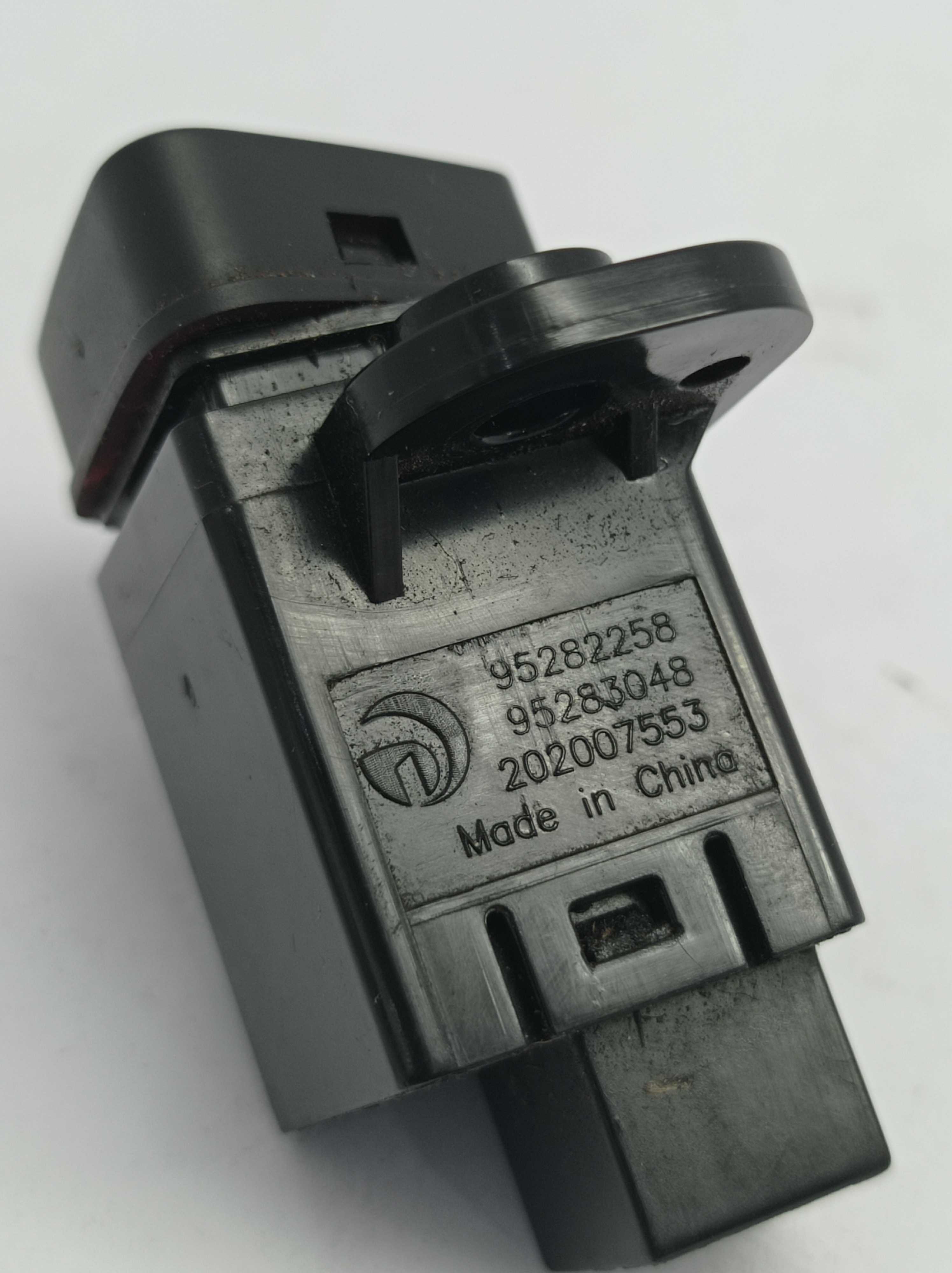Interruptor Botão Pisca Alerta Gm Spin/ Cobalt 13/16 -19127 4