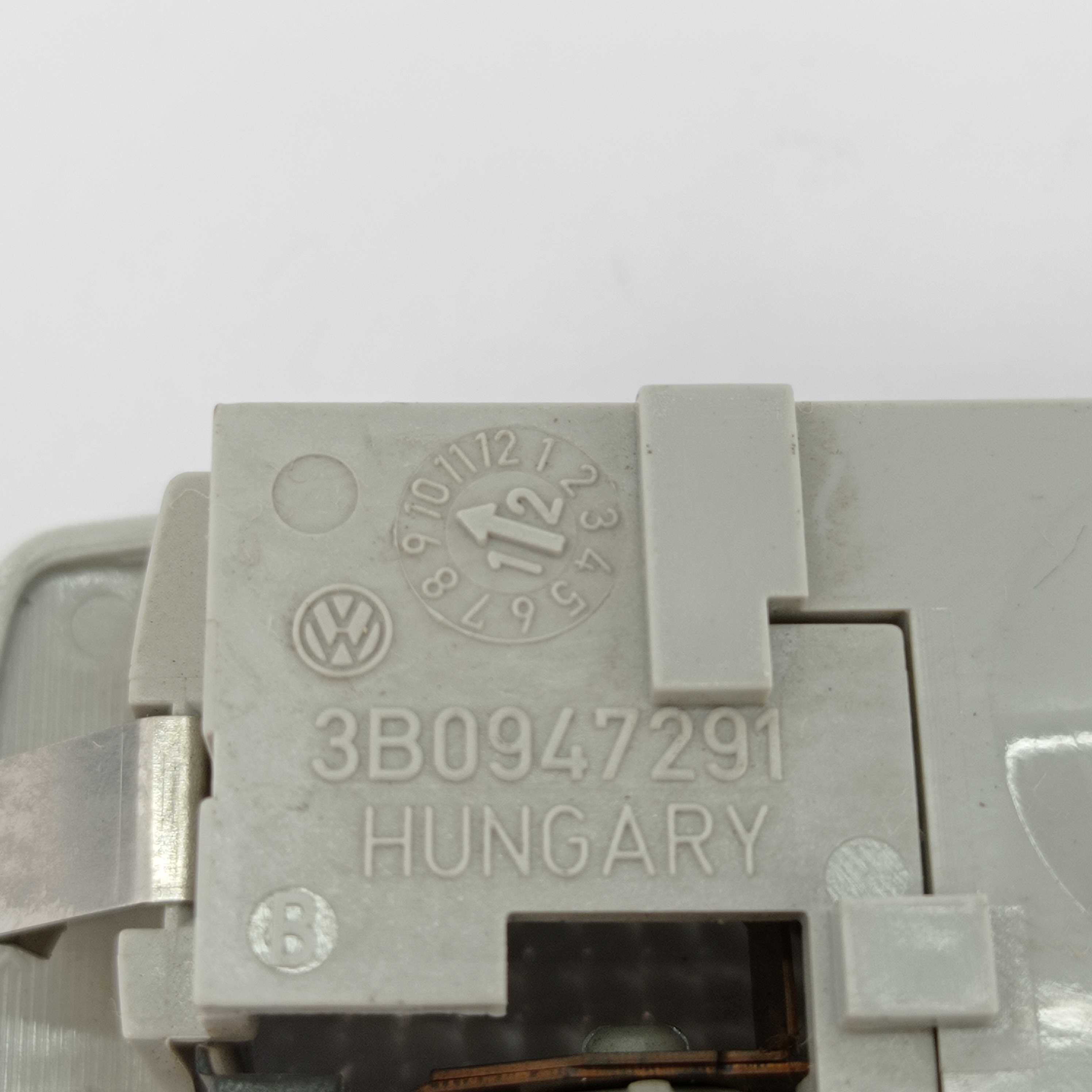 Luz De Teto Lateral Volks Jetta 3b0947291 6
