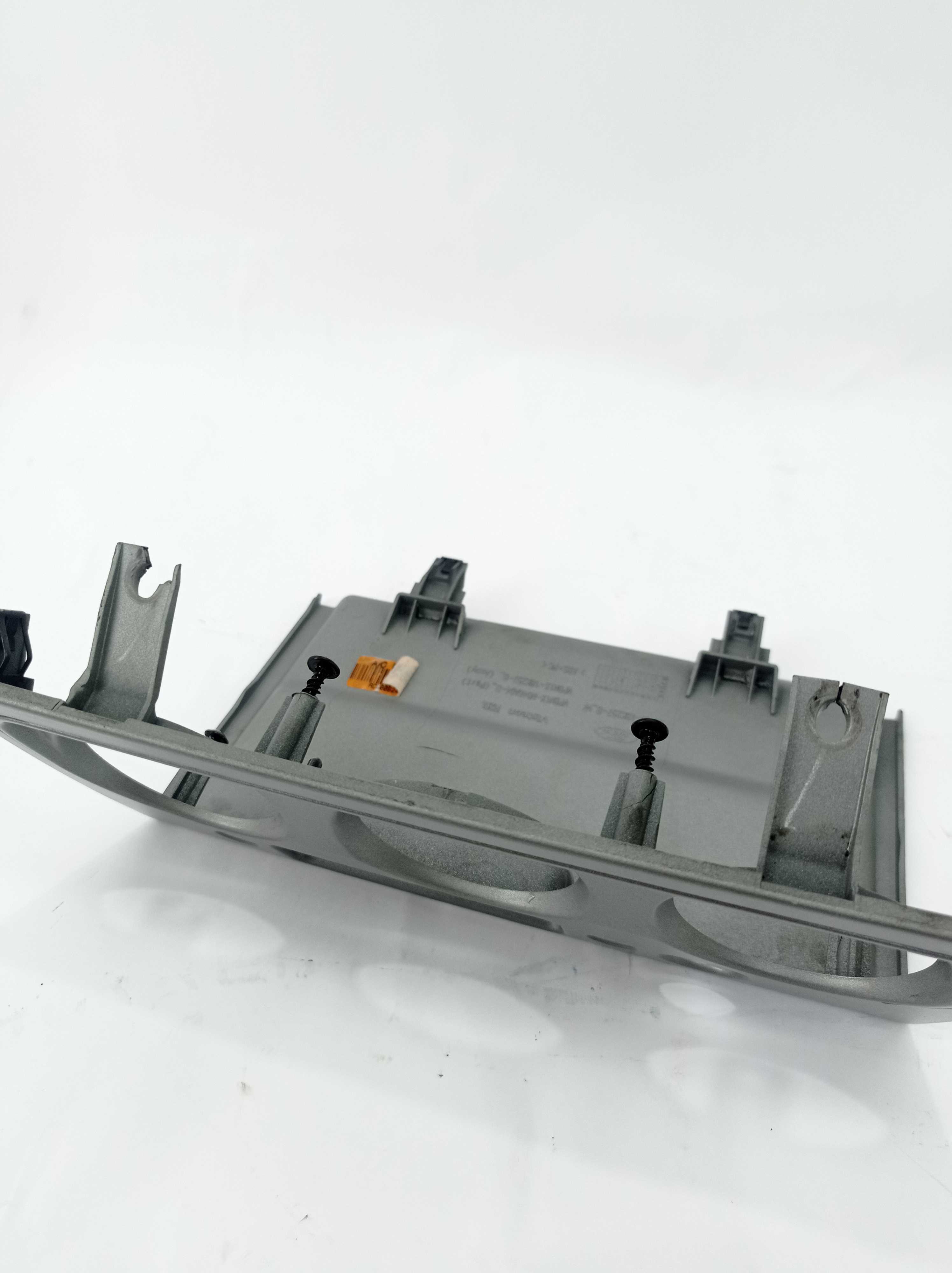 Moldura ar condicionado Ford Fiesta 8n1518k257 E21103 3