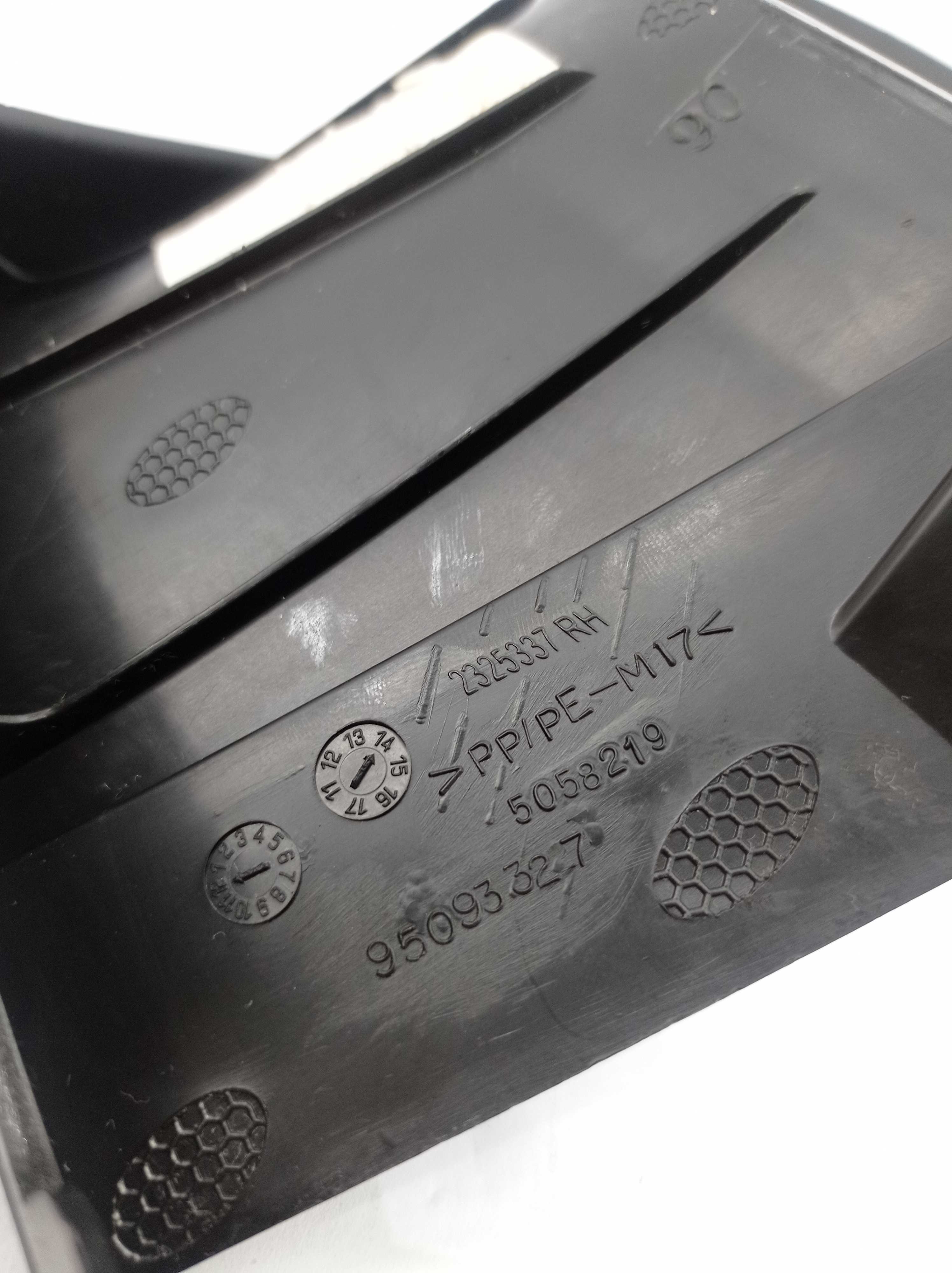 Acabamento Interno Direito Tampa Traseira Gm Tracker E30787 Preto 7