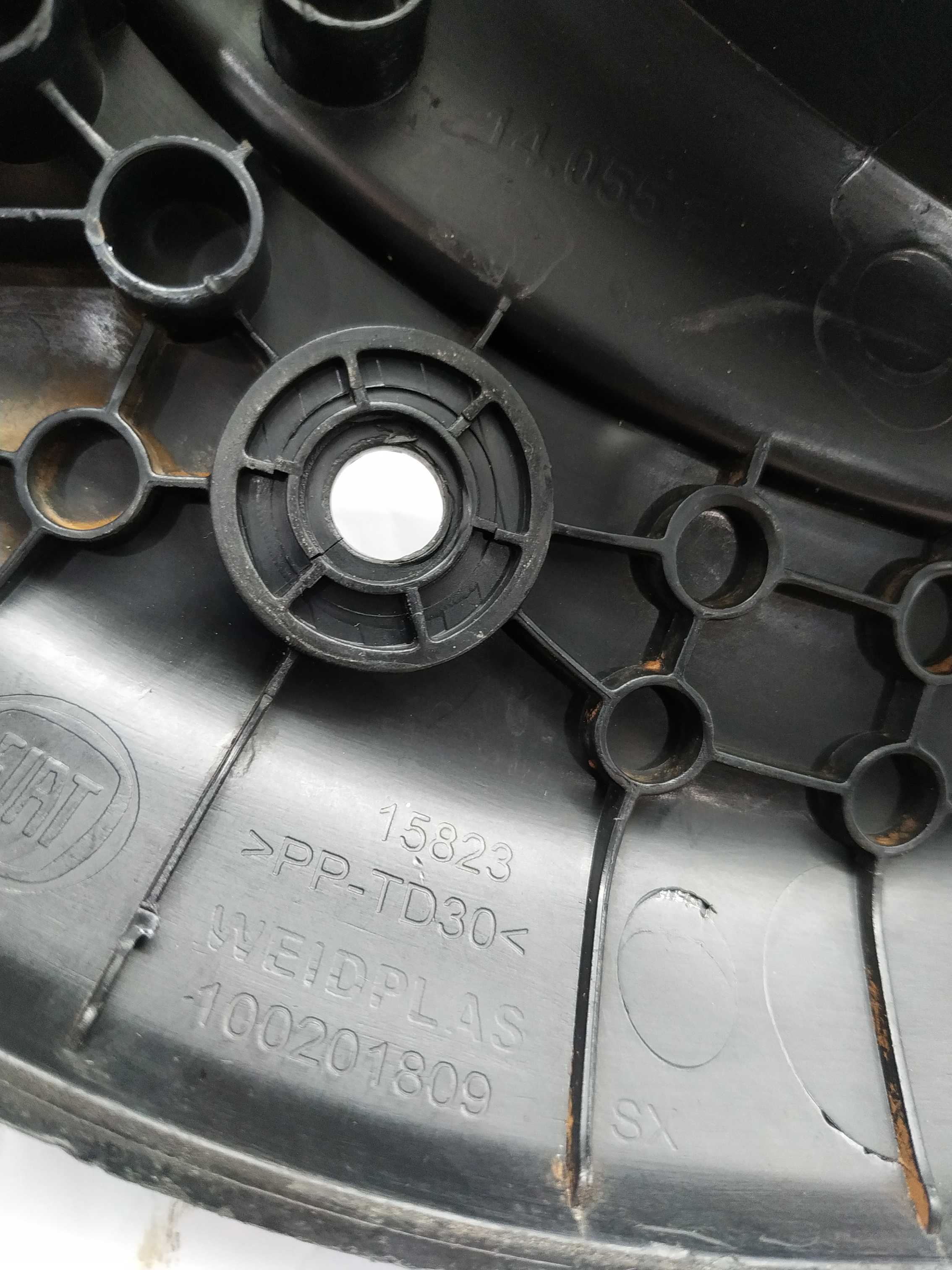 Moldura Acabamento Canto Da Caçamba L/E Fiat Strada 2014/19 5