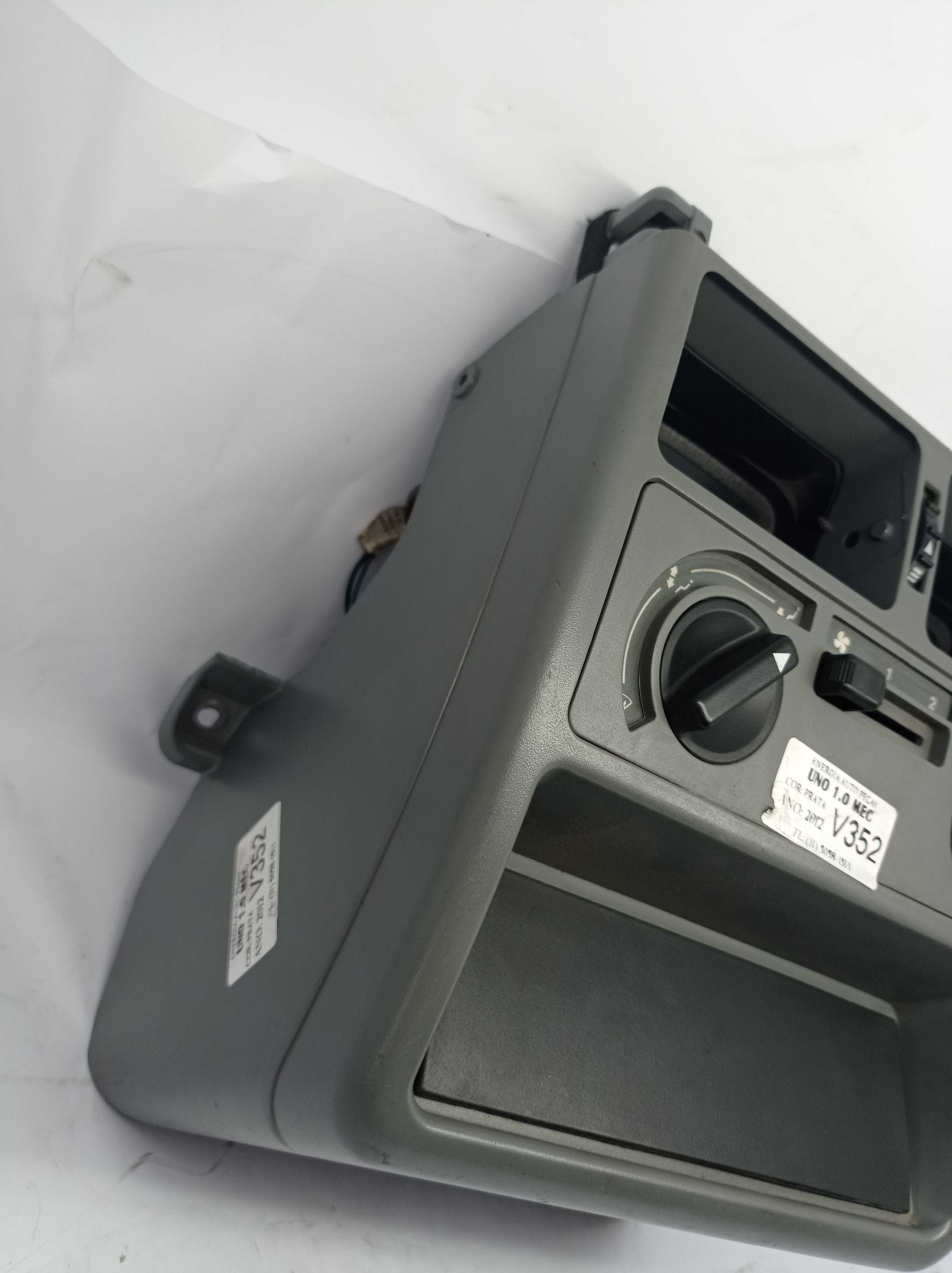 Moldura Central Comando Ar Frio Fiat Uno Ano 2004/12 -18936