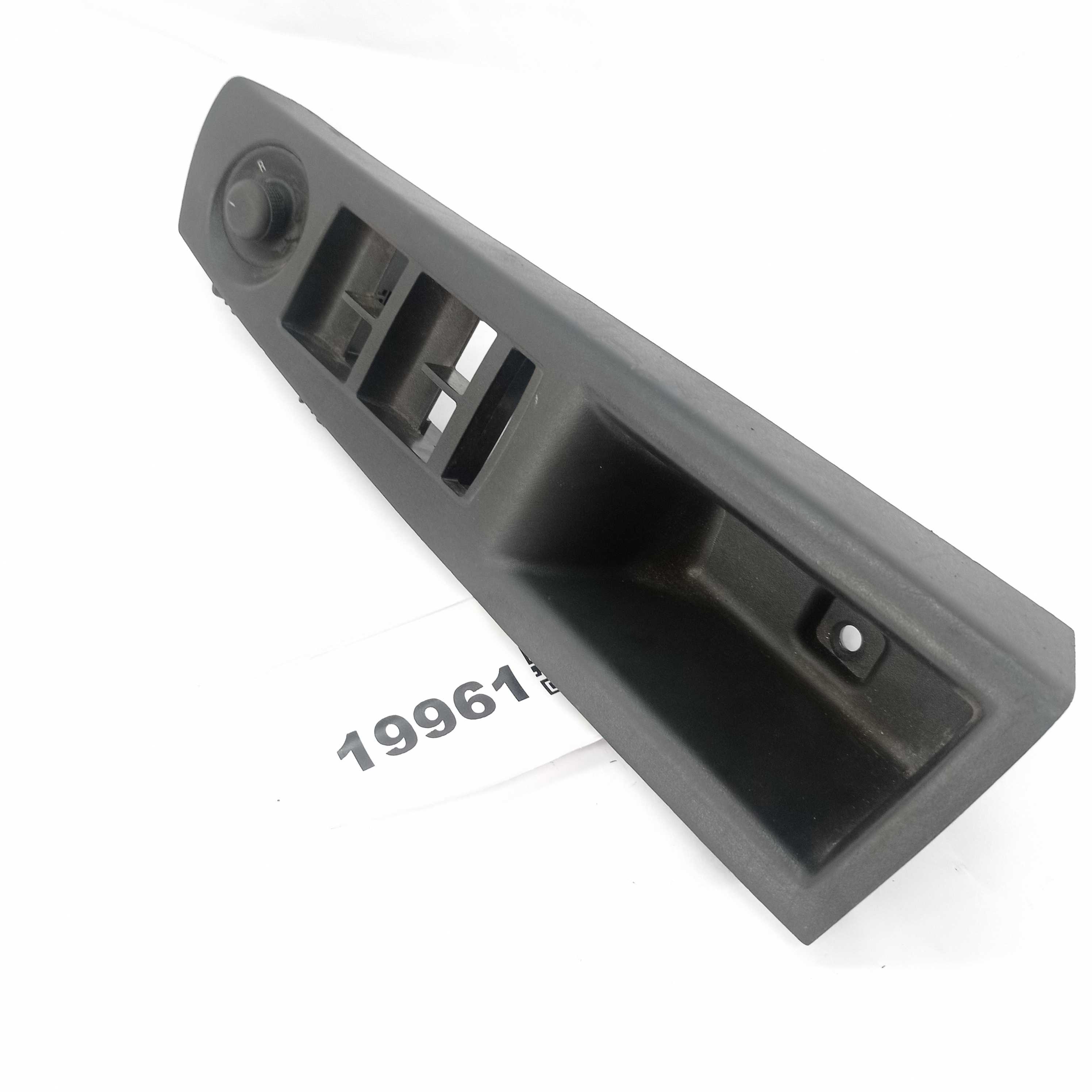 Moldura Botão Vidro Diant Esquerdo Gm Cruze 2012/16 E19961