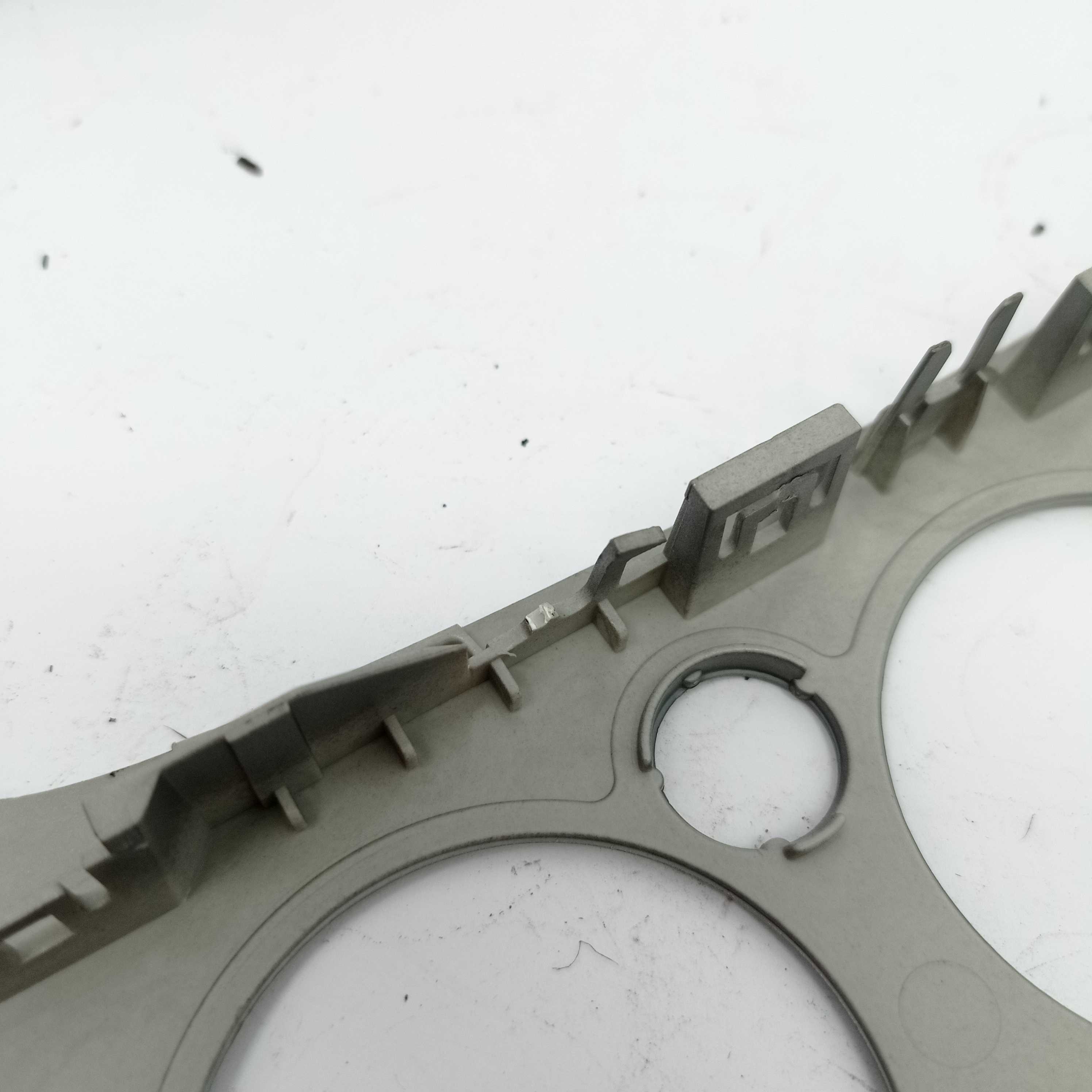 Moldura multimídia central Ford Focus 7m5118522a c/manchas 4