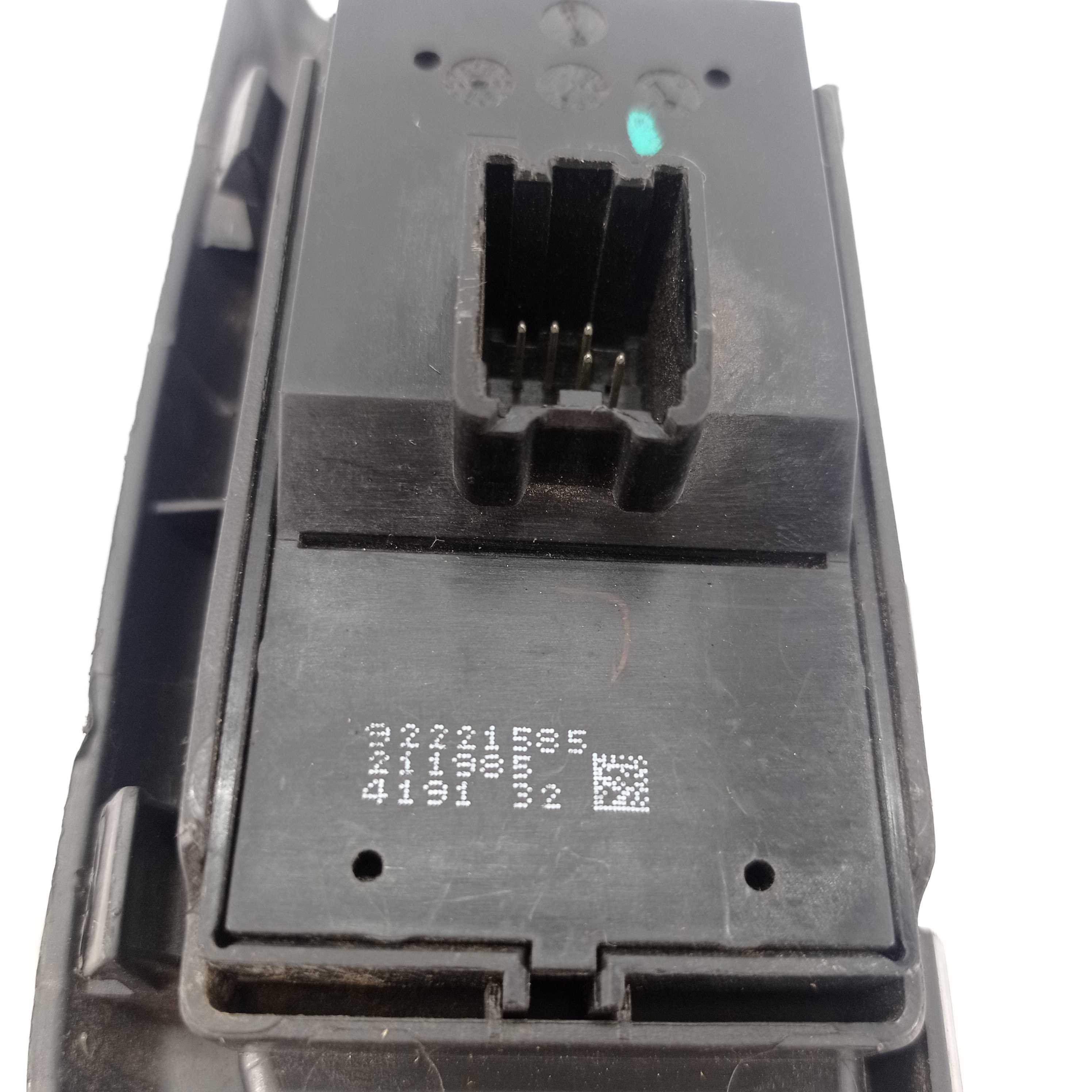 Botão Vidro Elétrico Diant/dir Gm Onix 92221585 E20484 5
