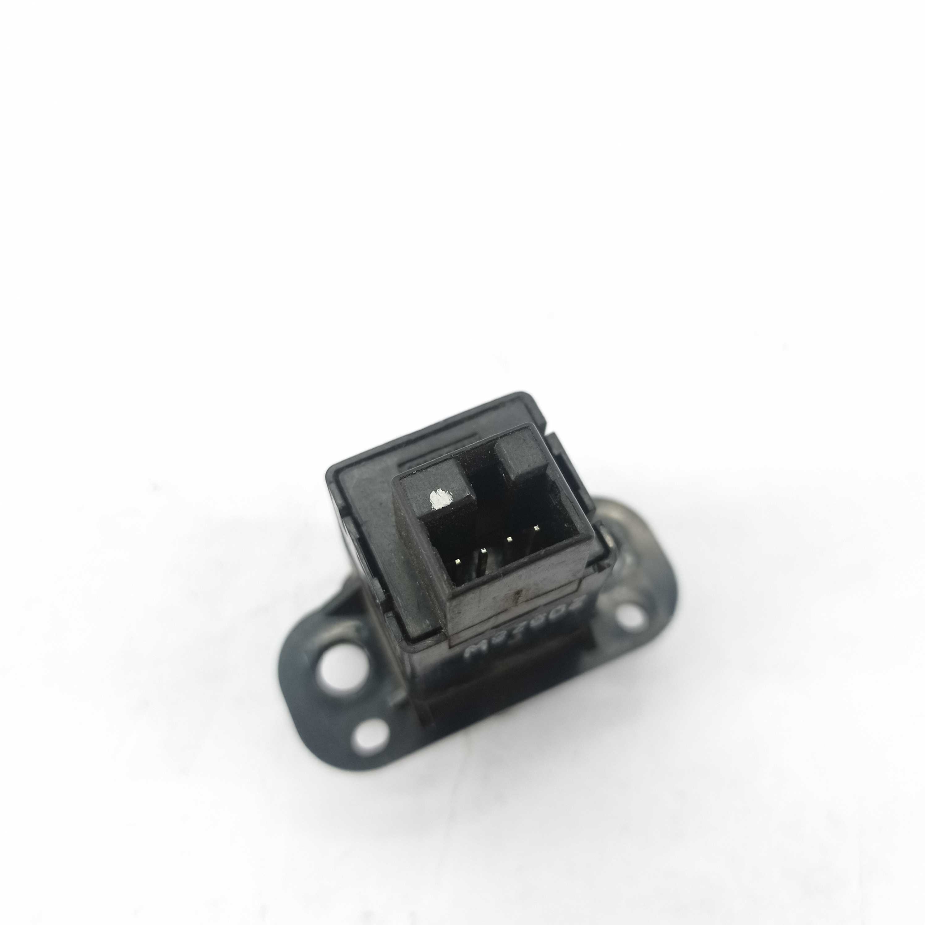 Botão Pisca Alerta Gm Spin Cobalt 95214143 E20844 4