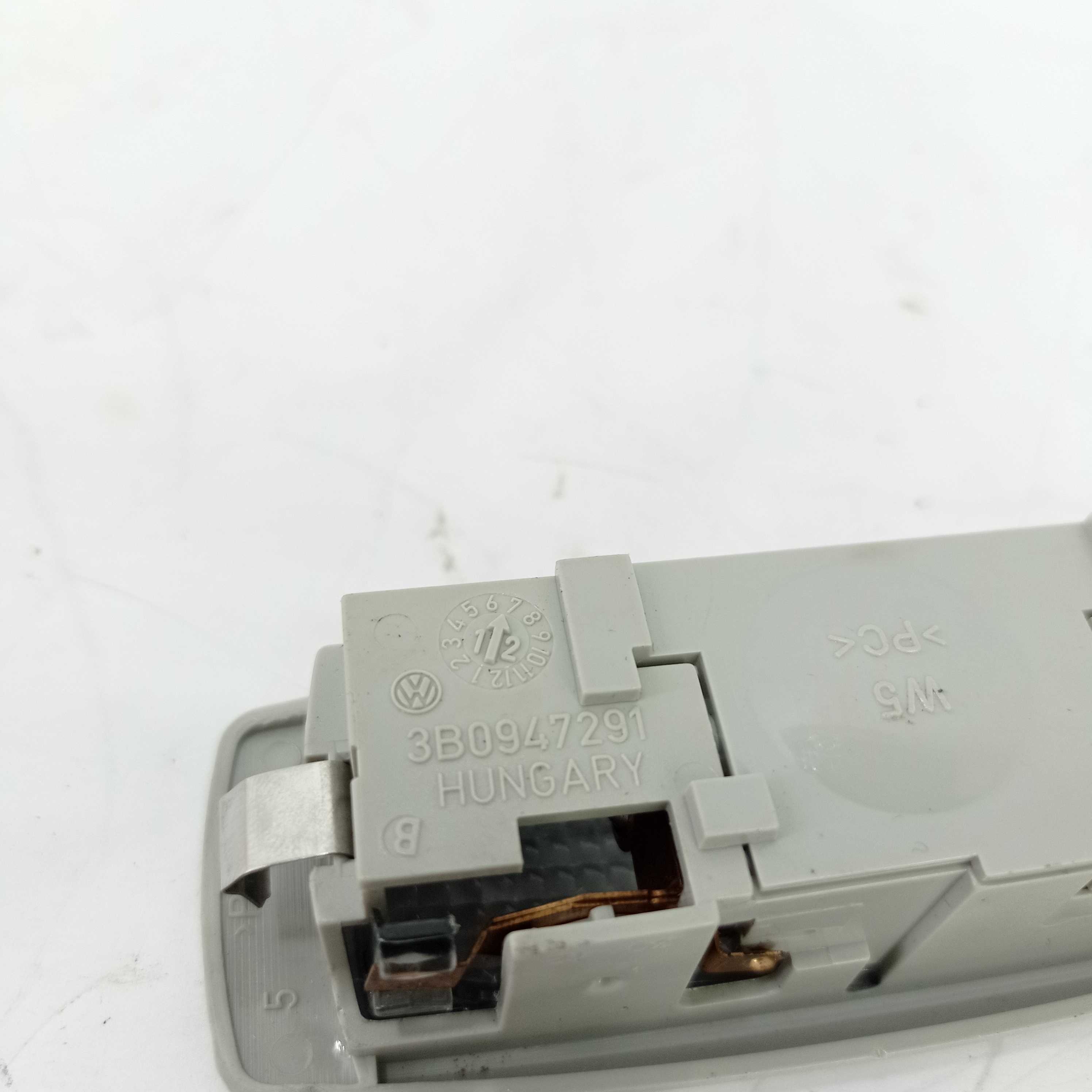 Luz De Teto Cortesia Volkswagen Fox 3b0947291 E28068 5