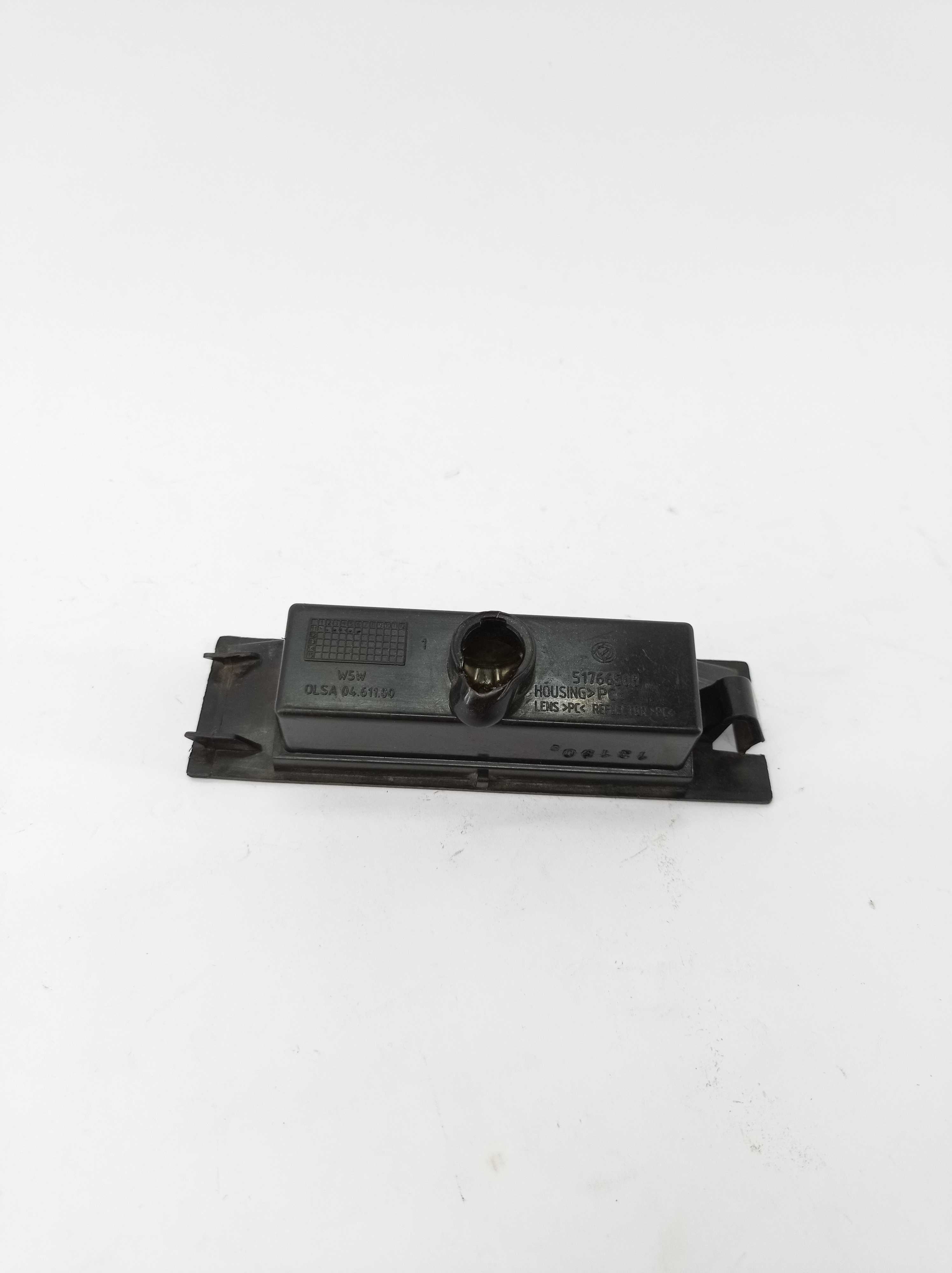 Lanterna luz de placa sem lampada Fiat Mobi Uno quebrado 2