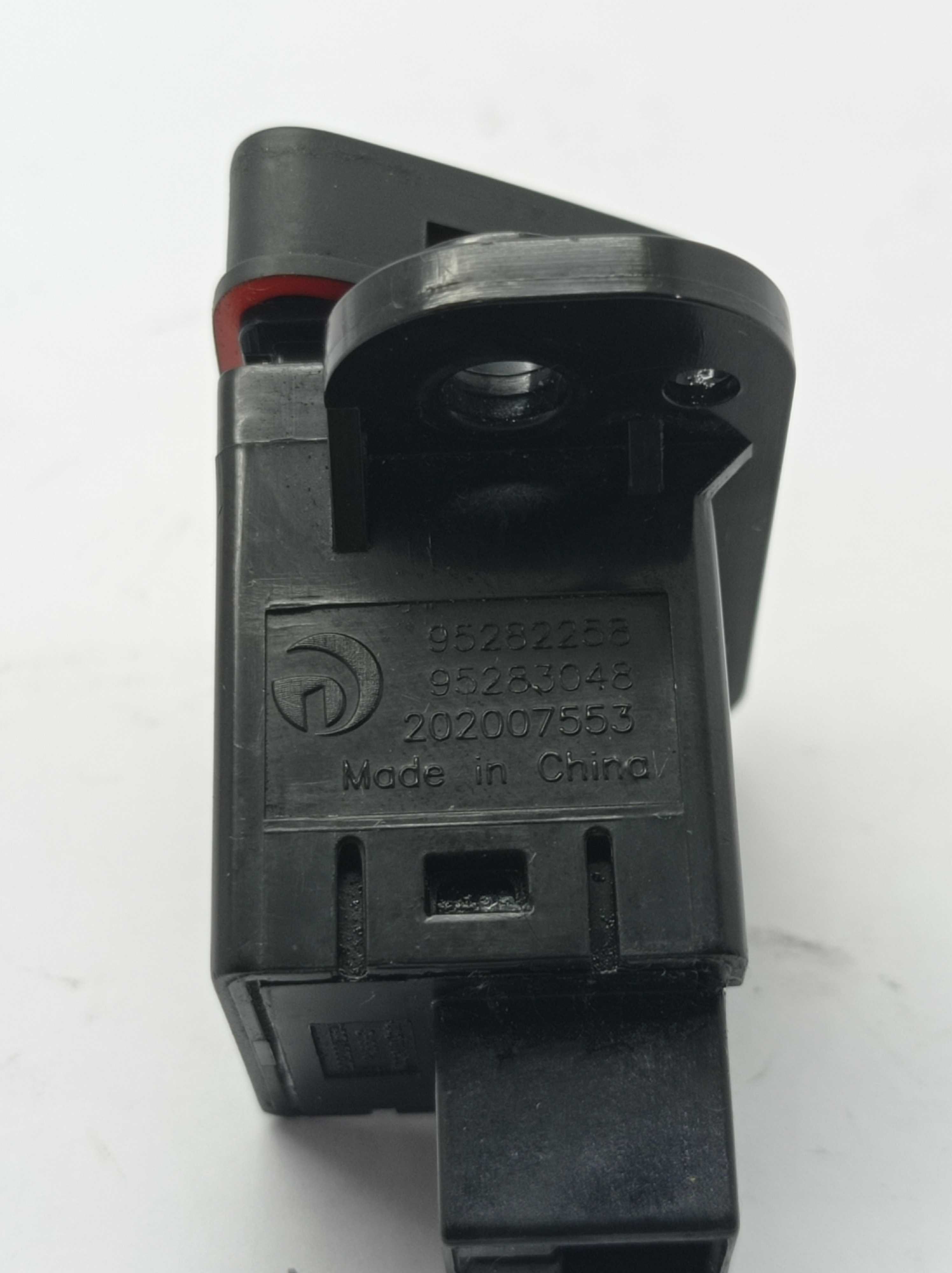 Botão Pisca Alerta do Painel Gm Cobalt 2015 E30232 95282258 4