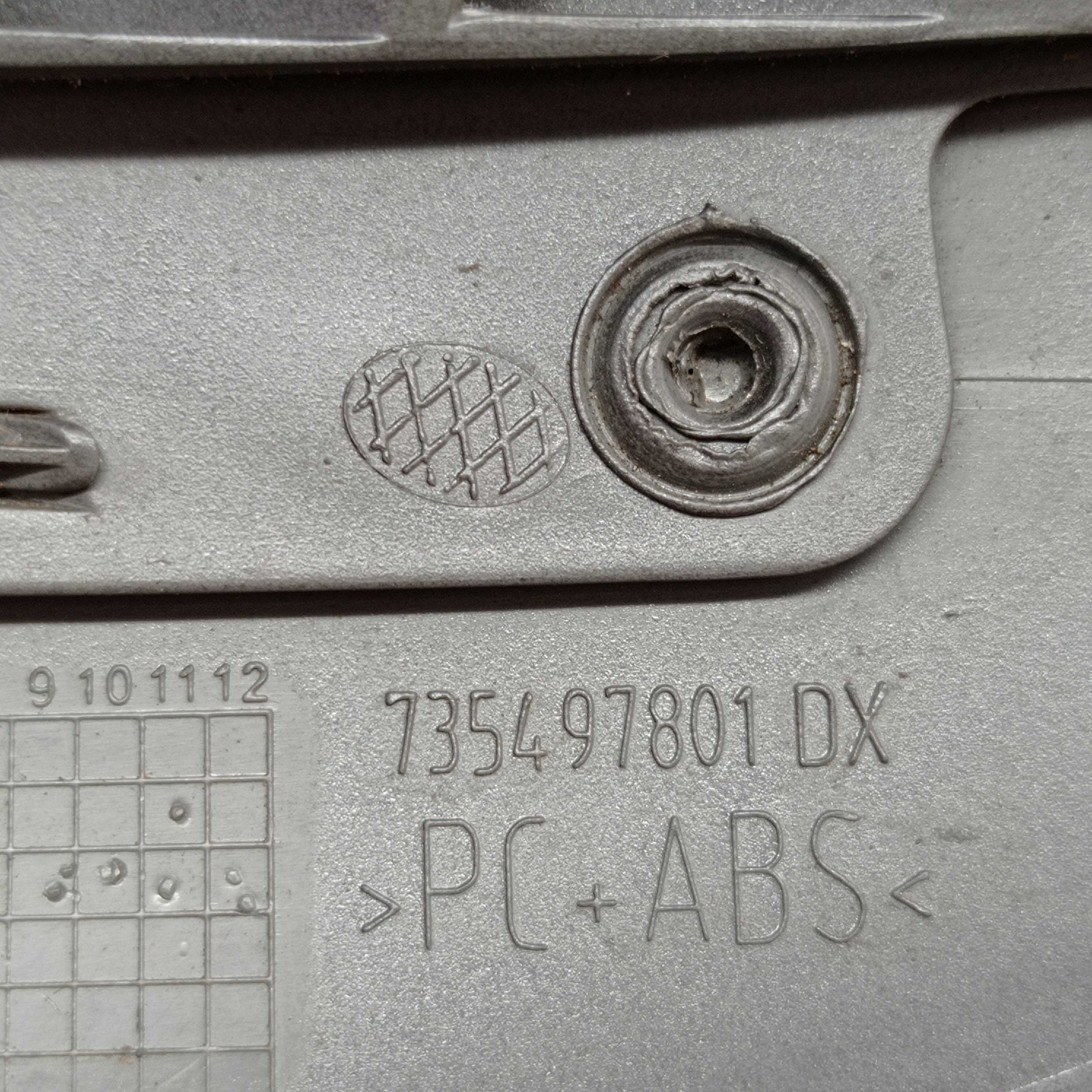 Moldura Difusor Direito Fiat Grand Siena 735497801 E18795 5