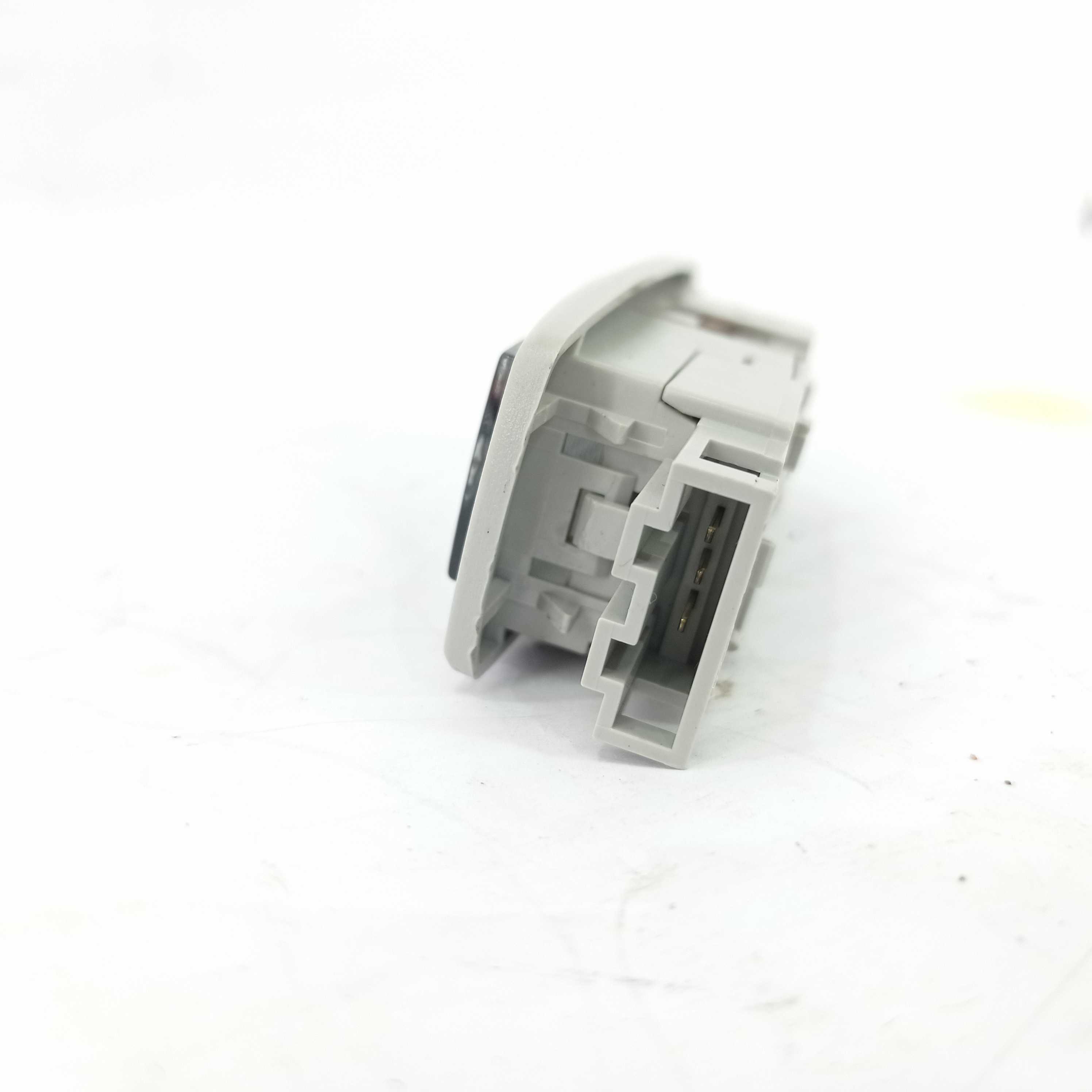 Luz De Teto Cortesia Volkswagen Fox 3b0947291 E28068