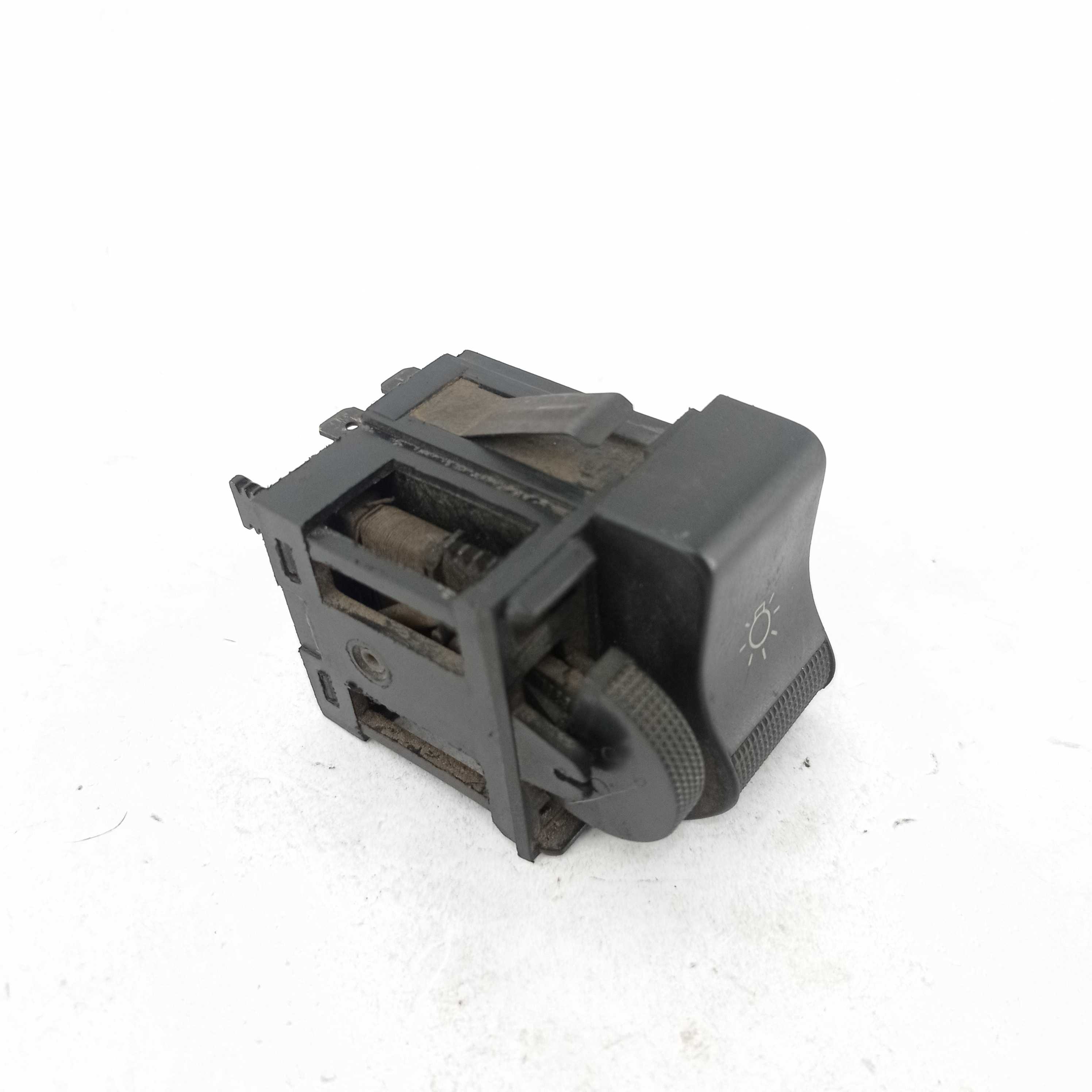 Botão do farol Volkswagen Santana 3259415311 Estoque