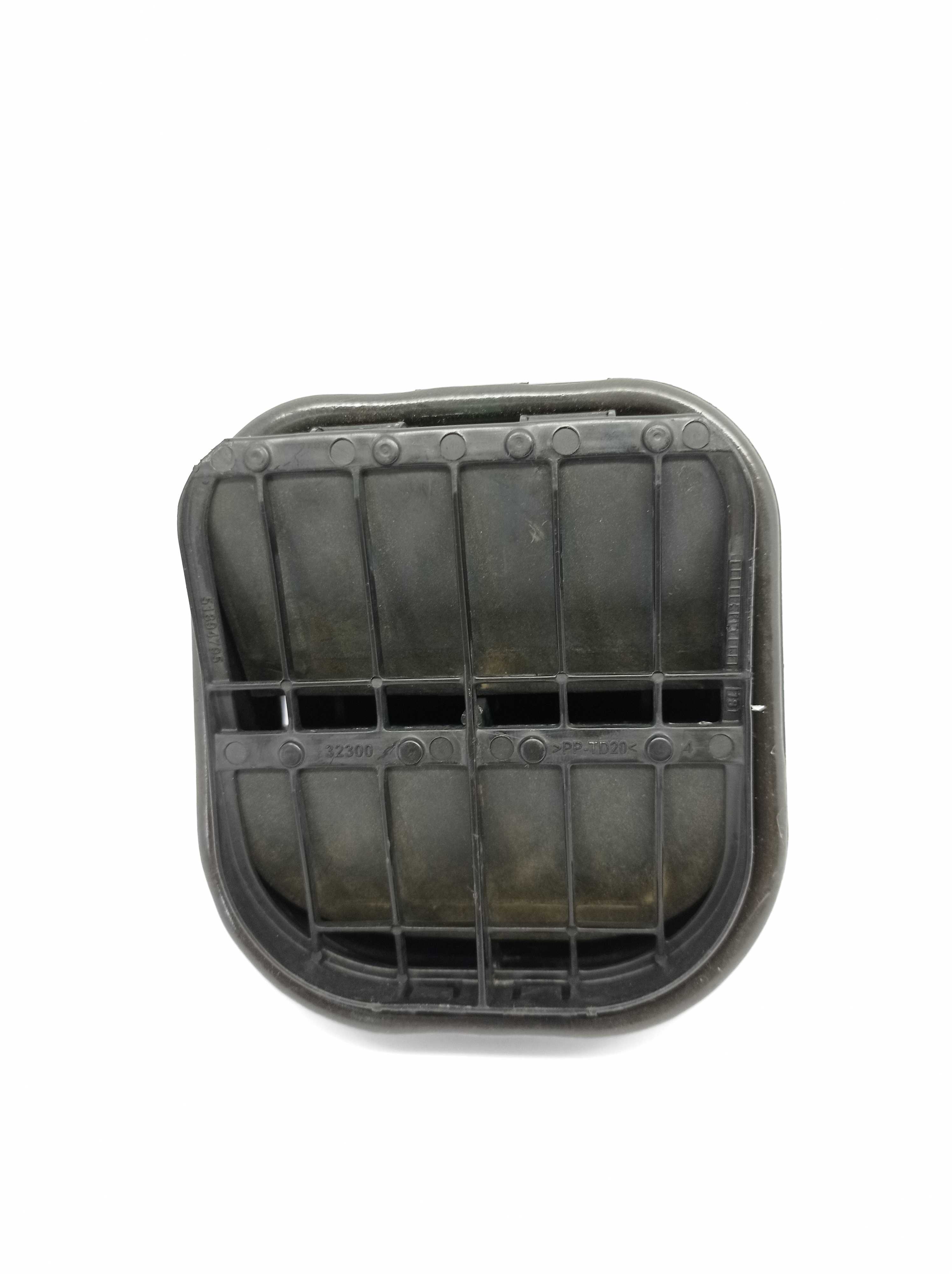Grade Difusor Saida De Ar Fiat Punto Mobi 51894795 E25579 2