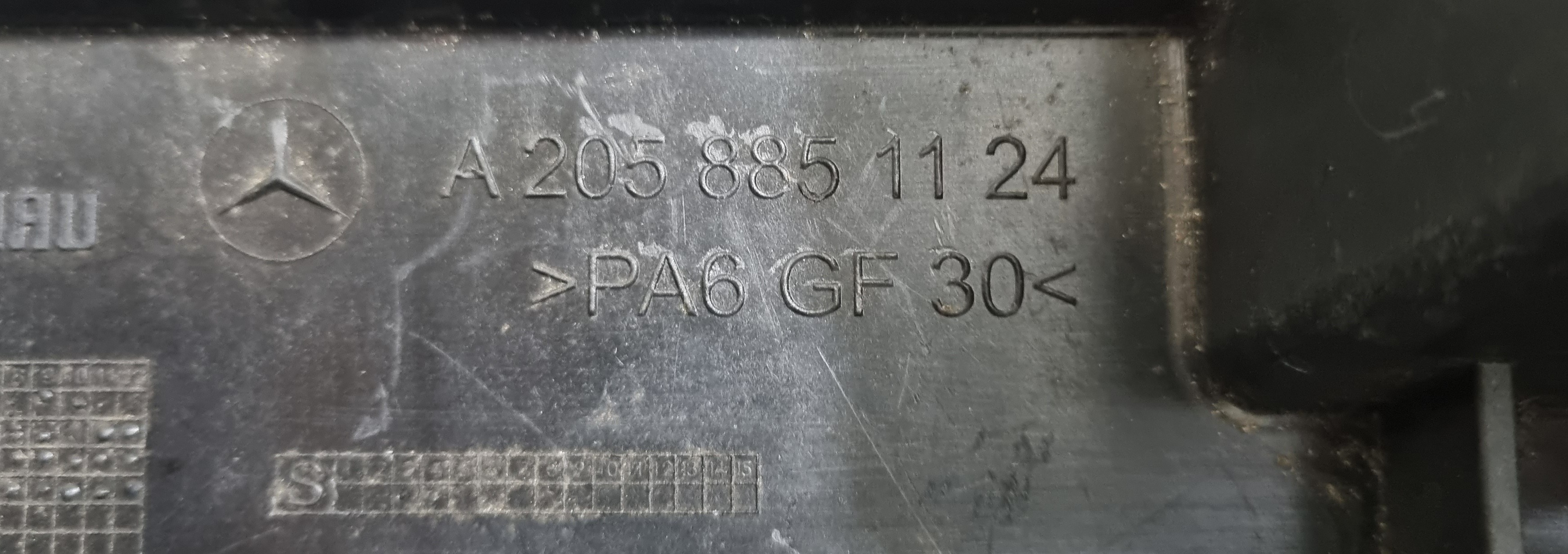 Guia Parachoque Traseiro Esquerdo Mercedes C180 C200 2015 4