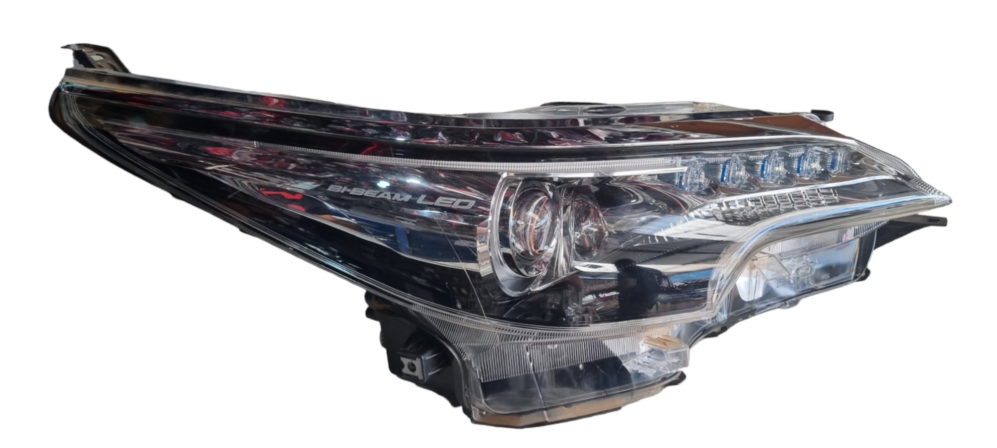 Farol Direito Toyota Sw4 C/led 2018 Recuperado Direito