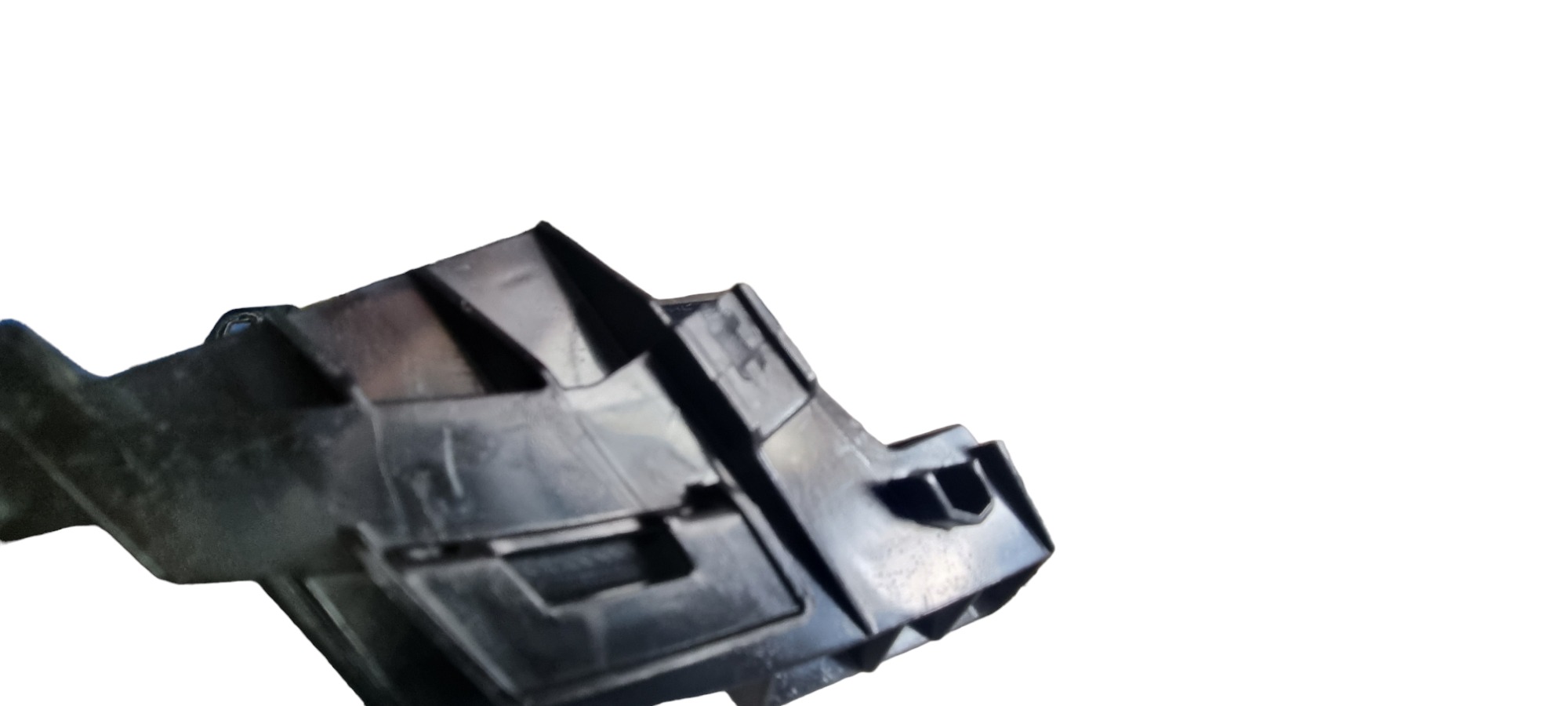 Guia Parachoque Traseiro Esquerdo Toyota Yaris Detalhe 4