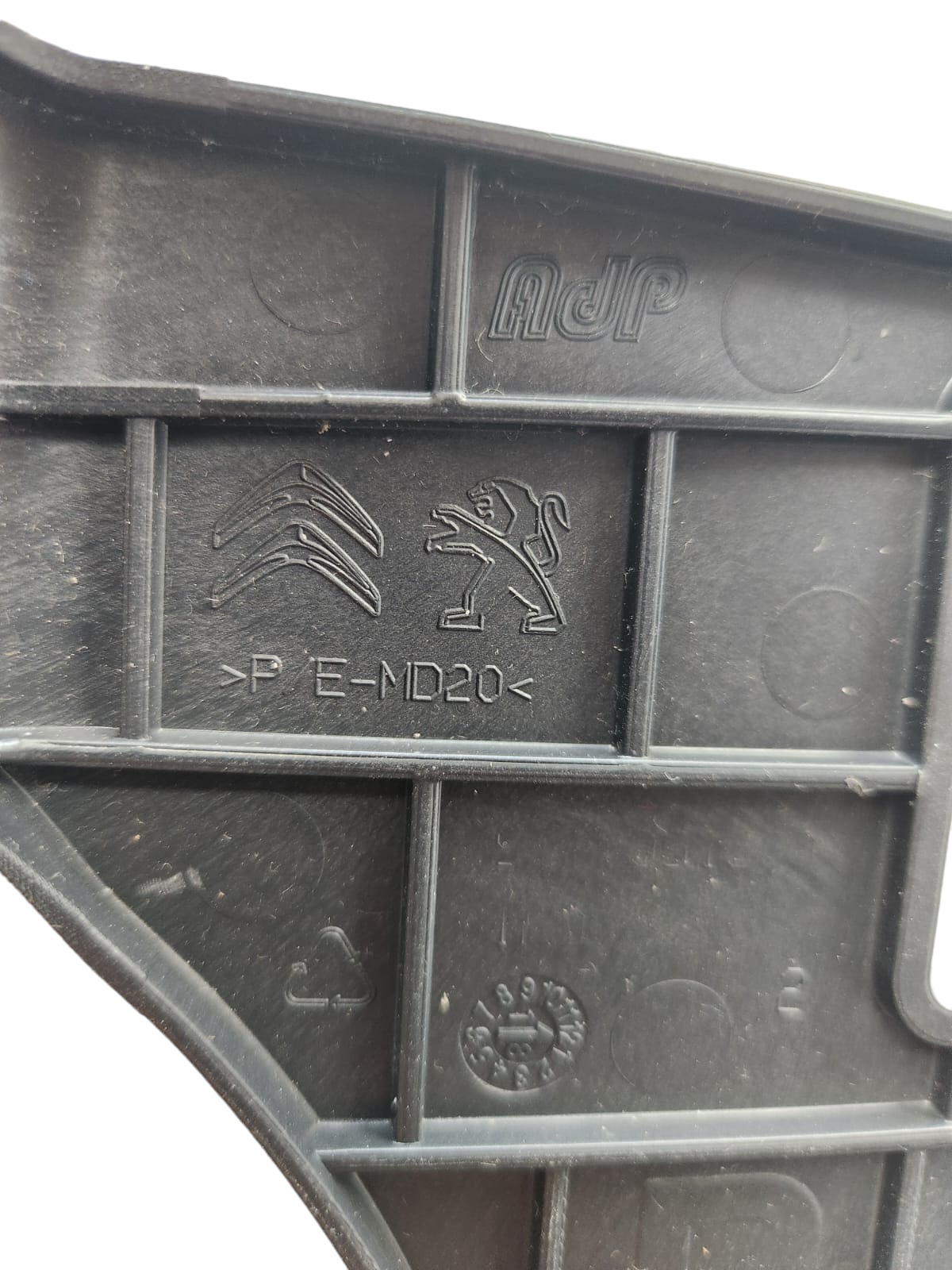 Guia Paralama Direito Peugeot 2008 2016 5
