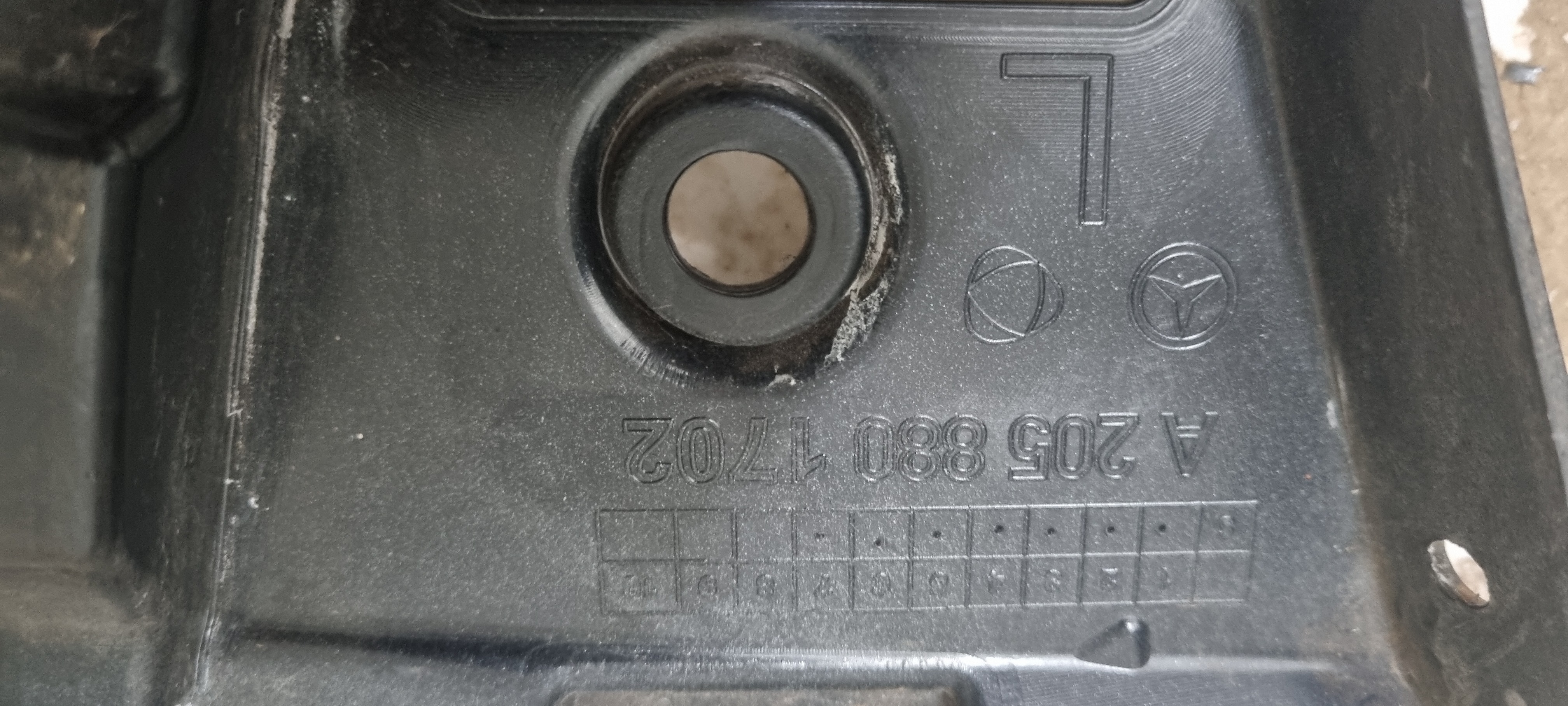Guia Do Parachoque Traseiro Esquerdo Mercedes C180 2015 2016 4