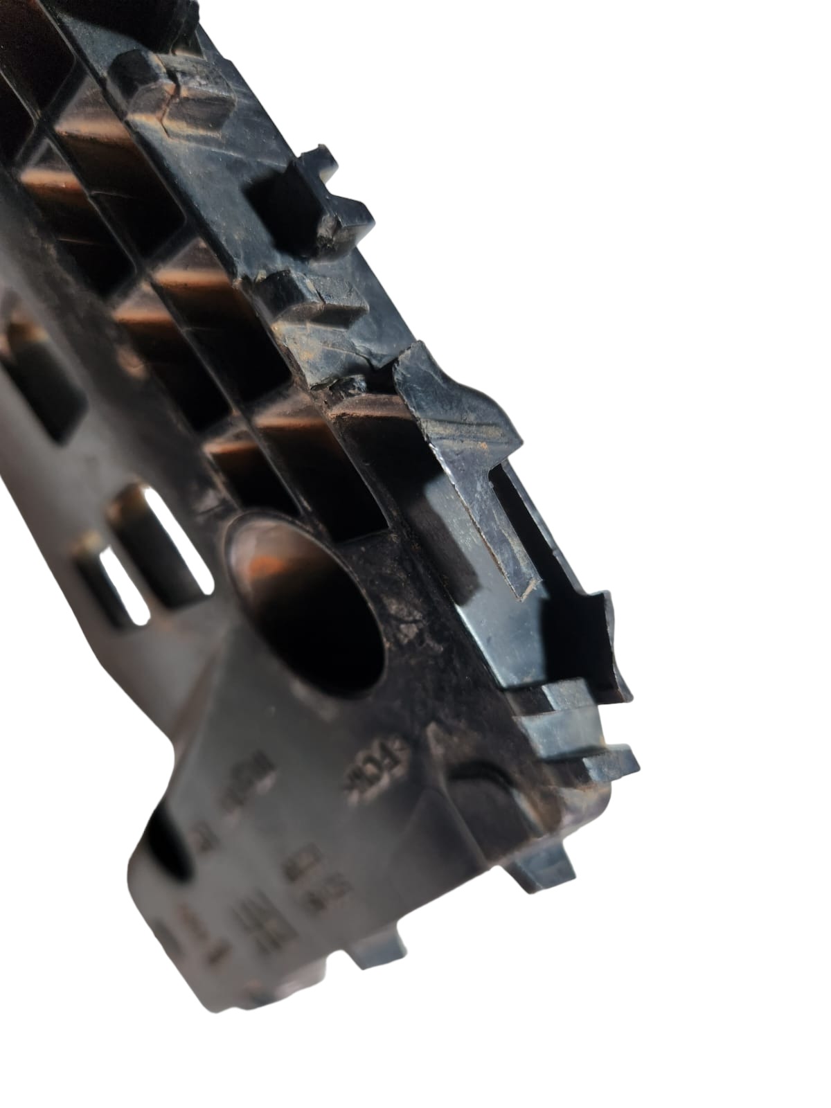 Guia Parachoque Dianteiro Direito Toyota Corolla 2014detalhe 3