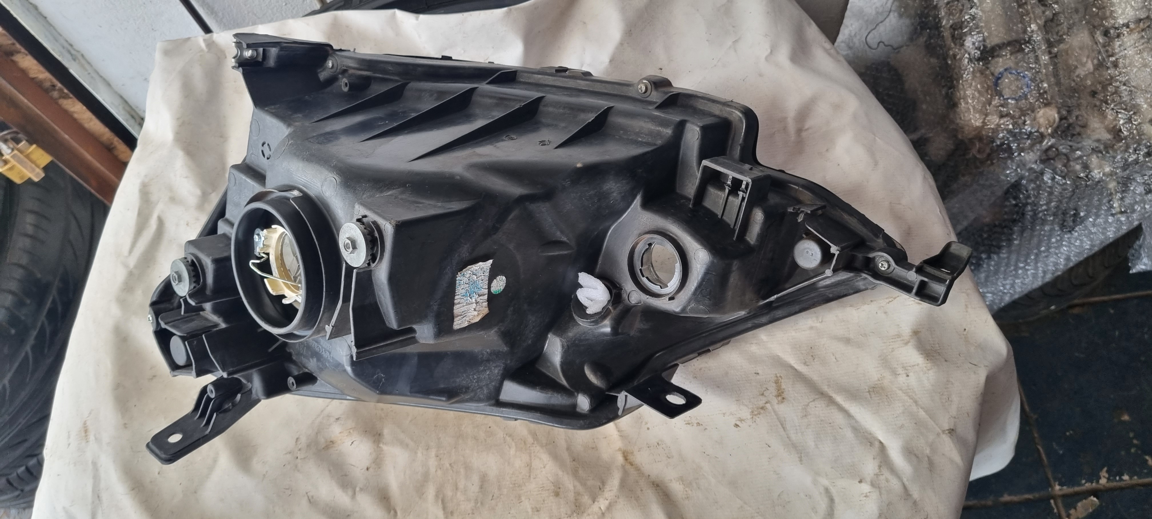 Farol L E Toyota Etios 2012 A 2019 Recuperado