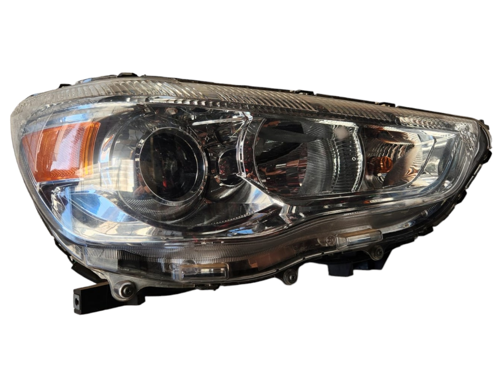 Farol Direito Mitsubishi Asx Detalhe Na Lente