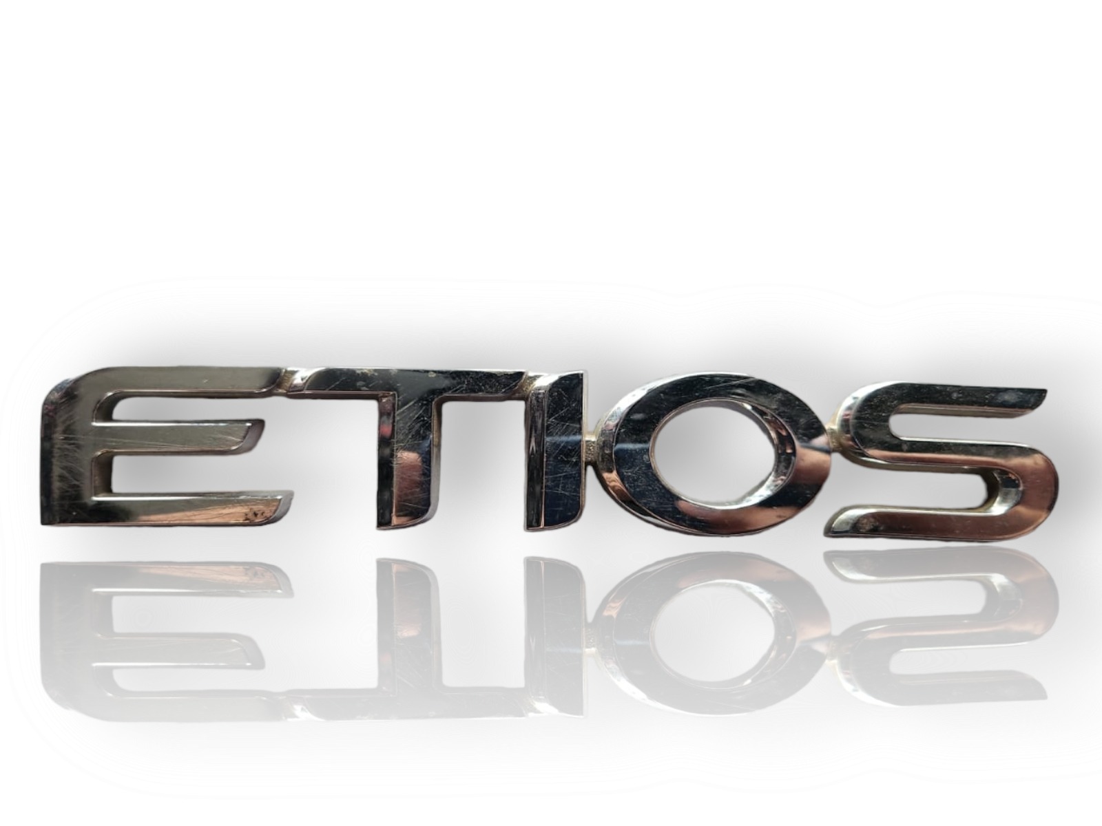 Simbolo Toyota Etios  Arranhado   Cromado