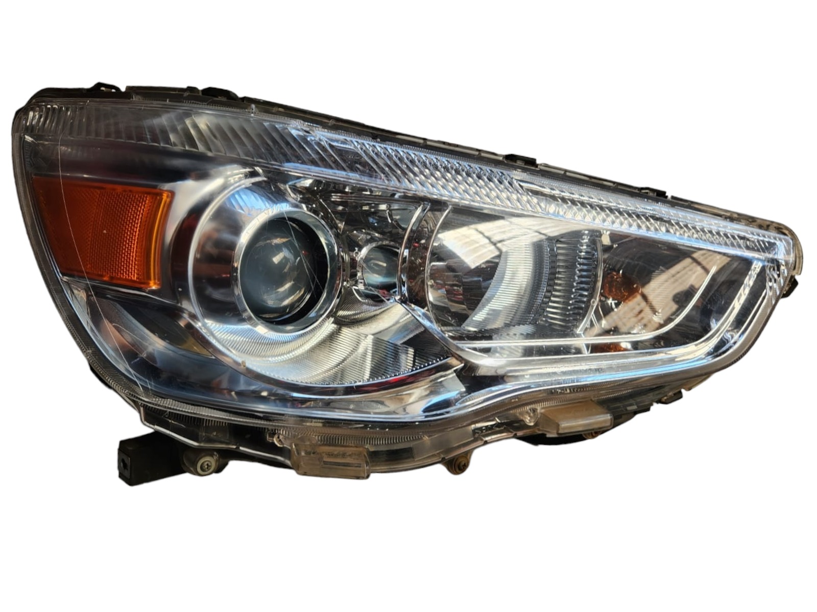 Farol Direito Mitsubishi Asx Detalhe Na Lente Recuperado