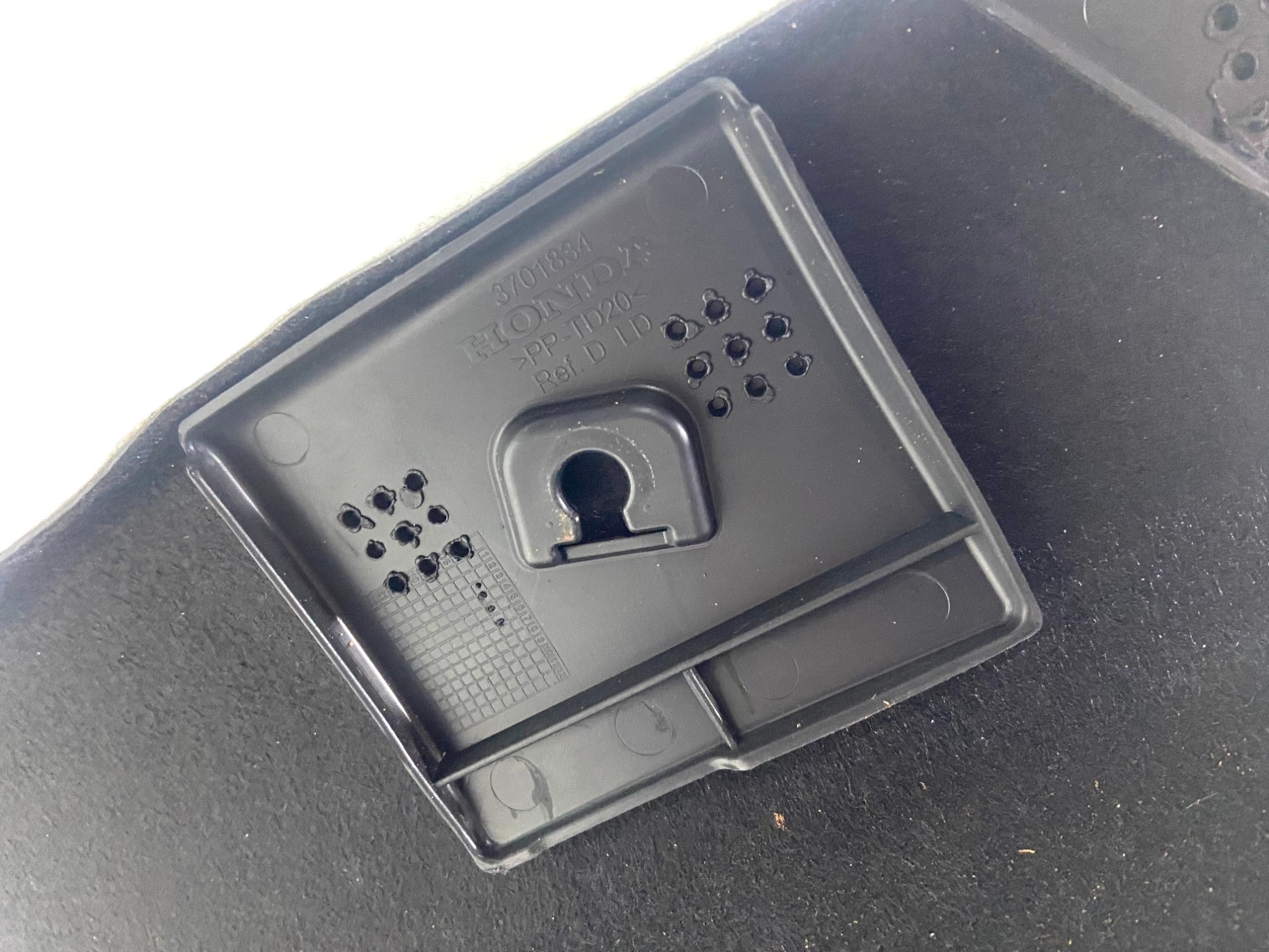 Moldura Acabamento Porta Mala Direito Honda New Fit Original 2