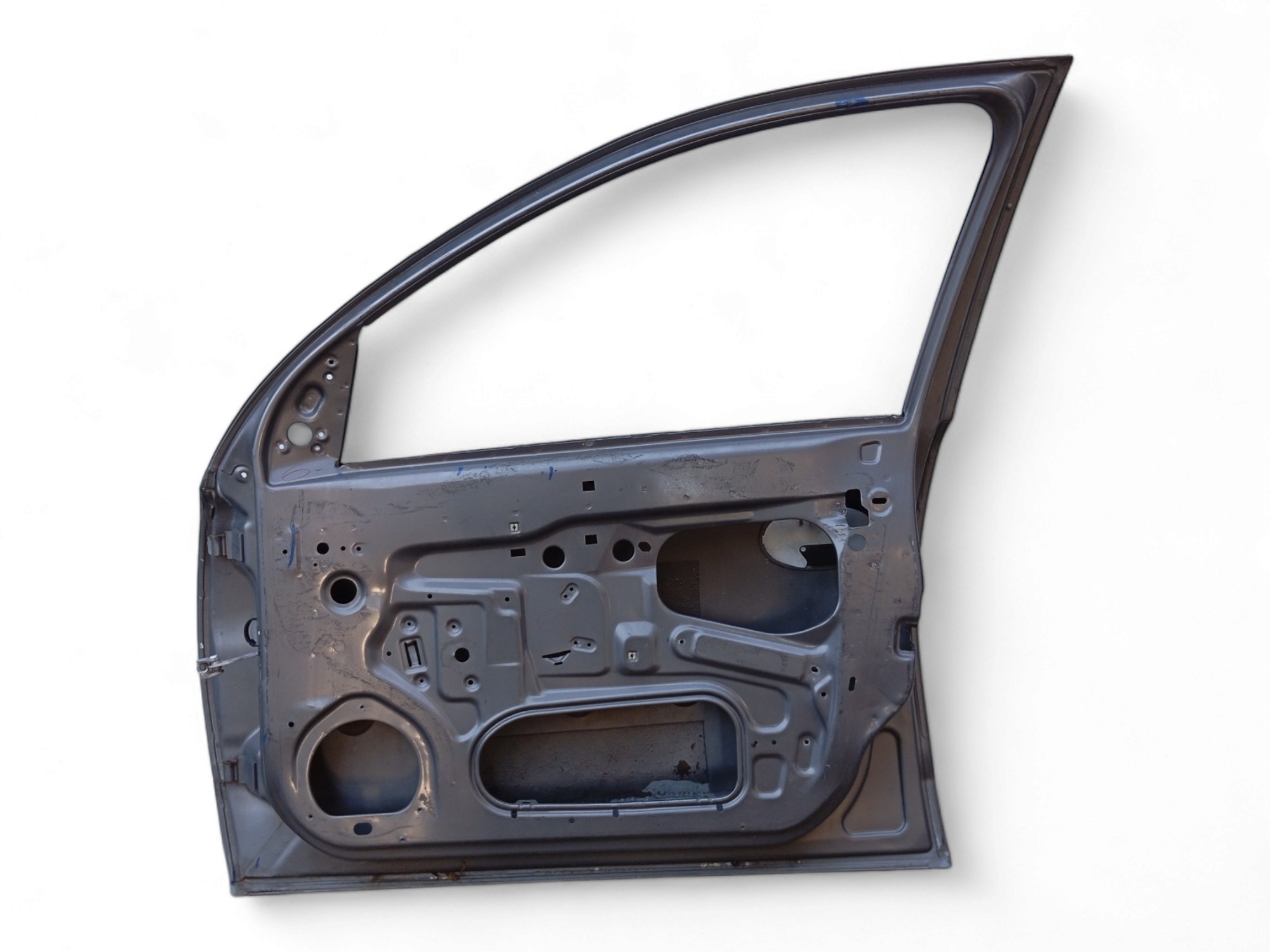 Porta Dianteira L/d Gm Corsa / Montana 2003/12 C/detalhes – Dianteira – Direito – Cinza 5