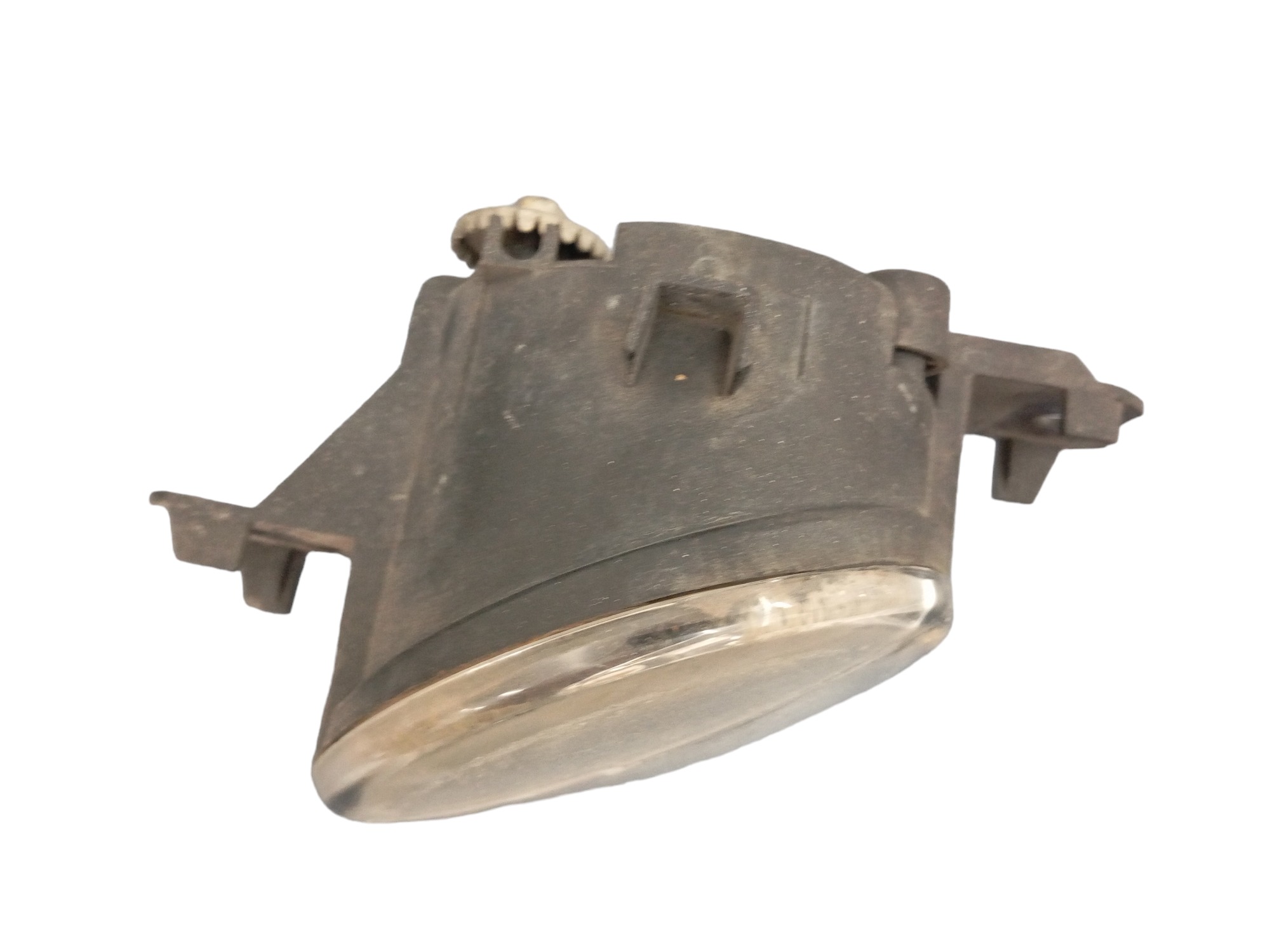 FAROL DE MILHA NISSAN VERSA L/D DETALHE 2