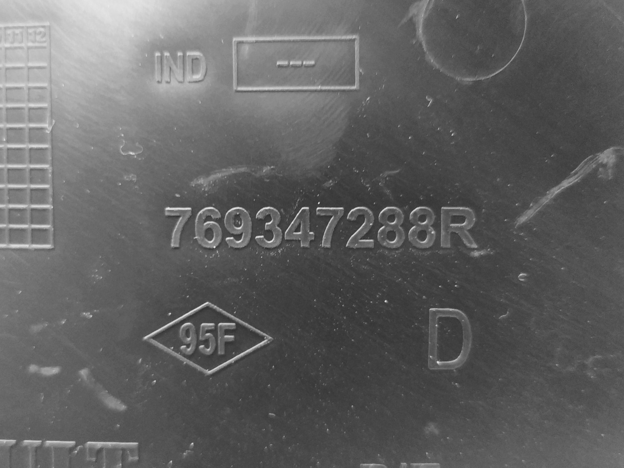 Suporte Tampao Porta Malas L/d Renault Sandero 2015 Original 3