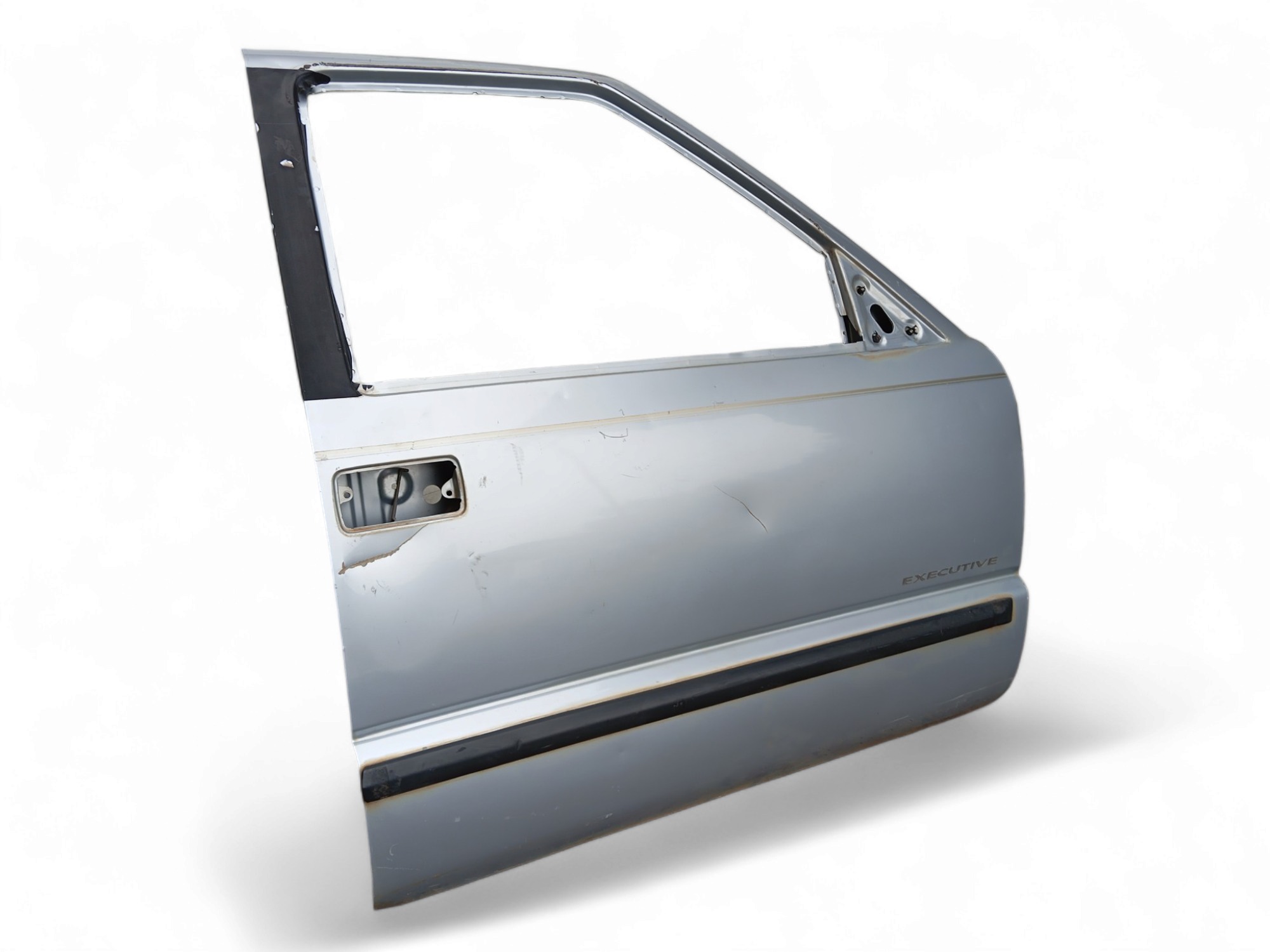 Porta Dianteira L/d Chevrolet S10  2010/2011 C/detalhes – Dianteira – Direito – Prata 2