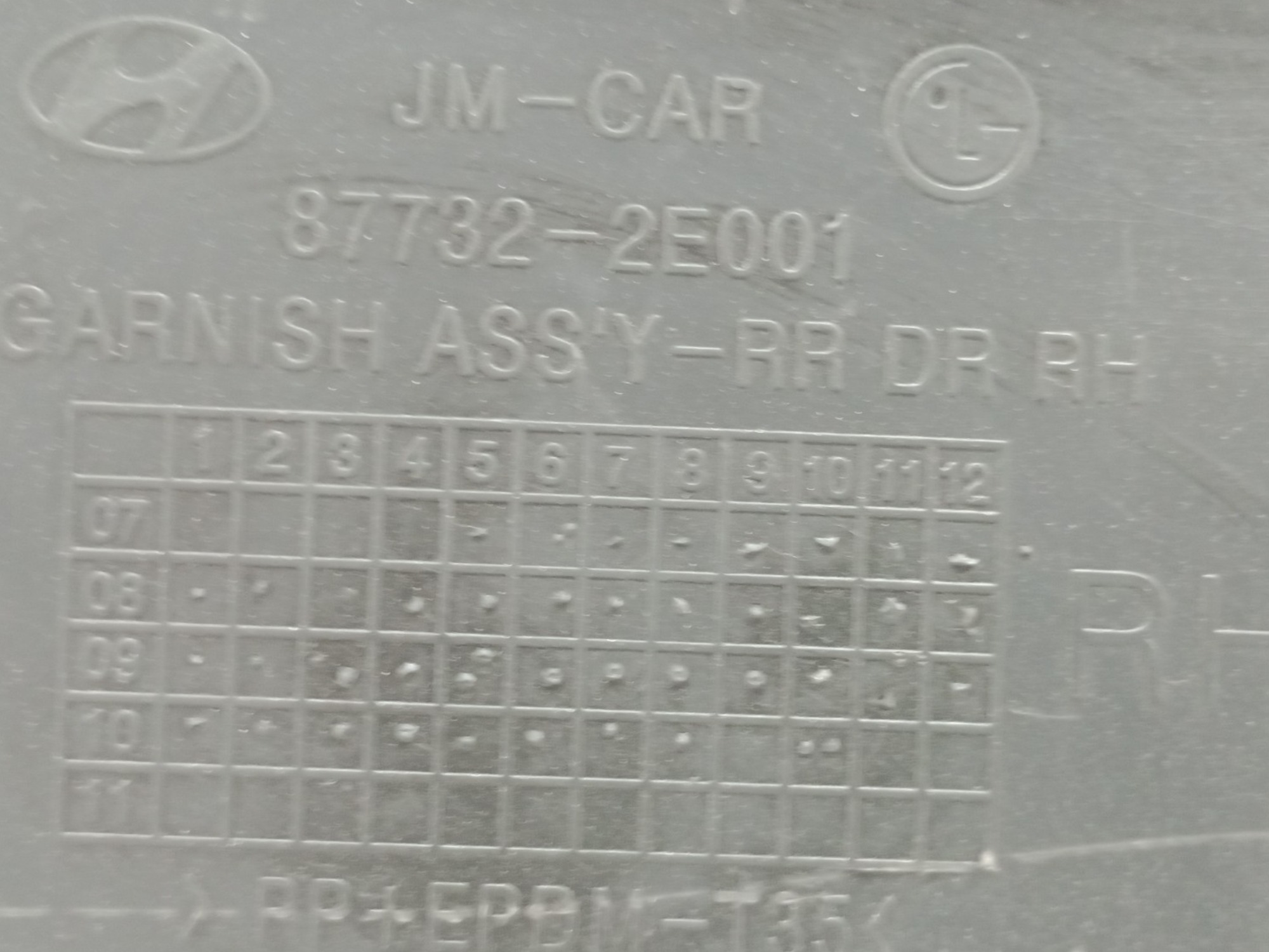 MOLDURA APLIQUE TRASEIRA L/D HYUNDAI TUCSON 2011 ORIGINAL 2