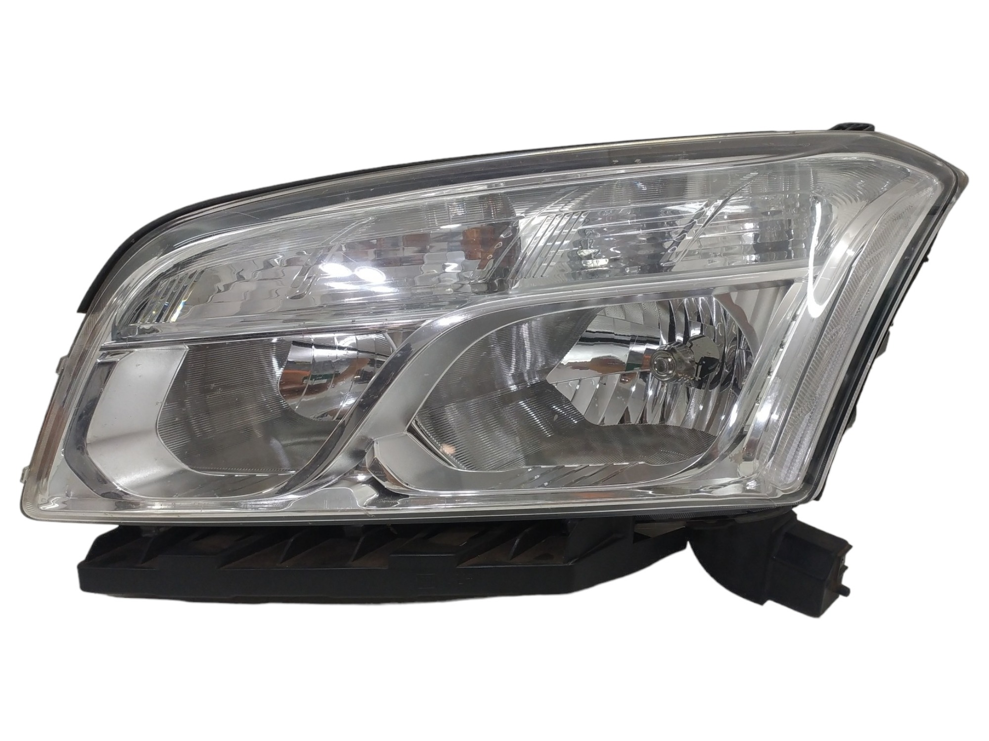 Farol Chevrolet Tracker L/e 2014 A 2017 Original  Esquerdo/motorista 2
