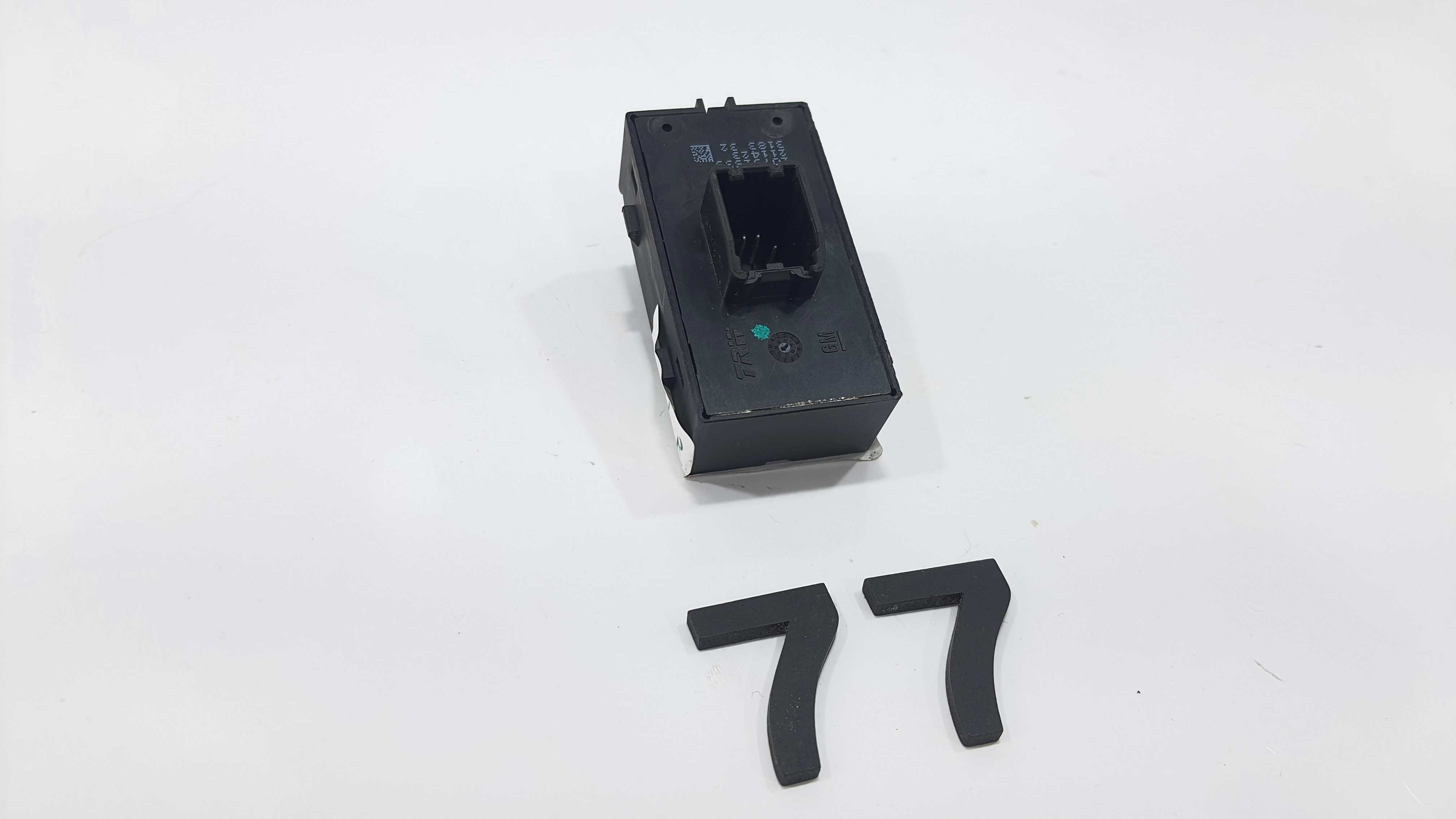 Botão Vidro Traseiro Esquerdo Tracker Ltz Ano 2014 V2260 3