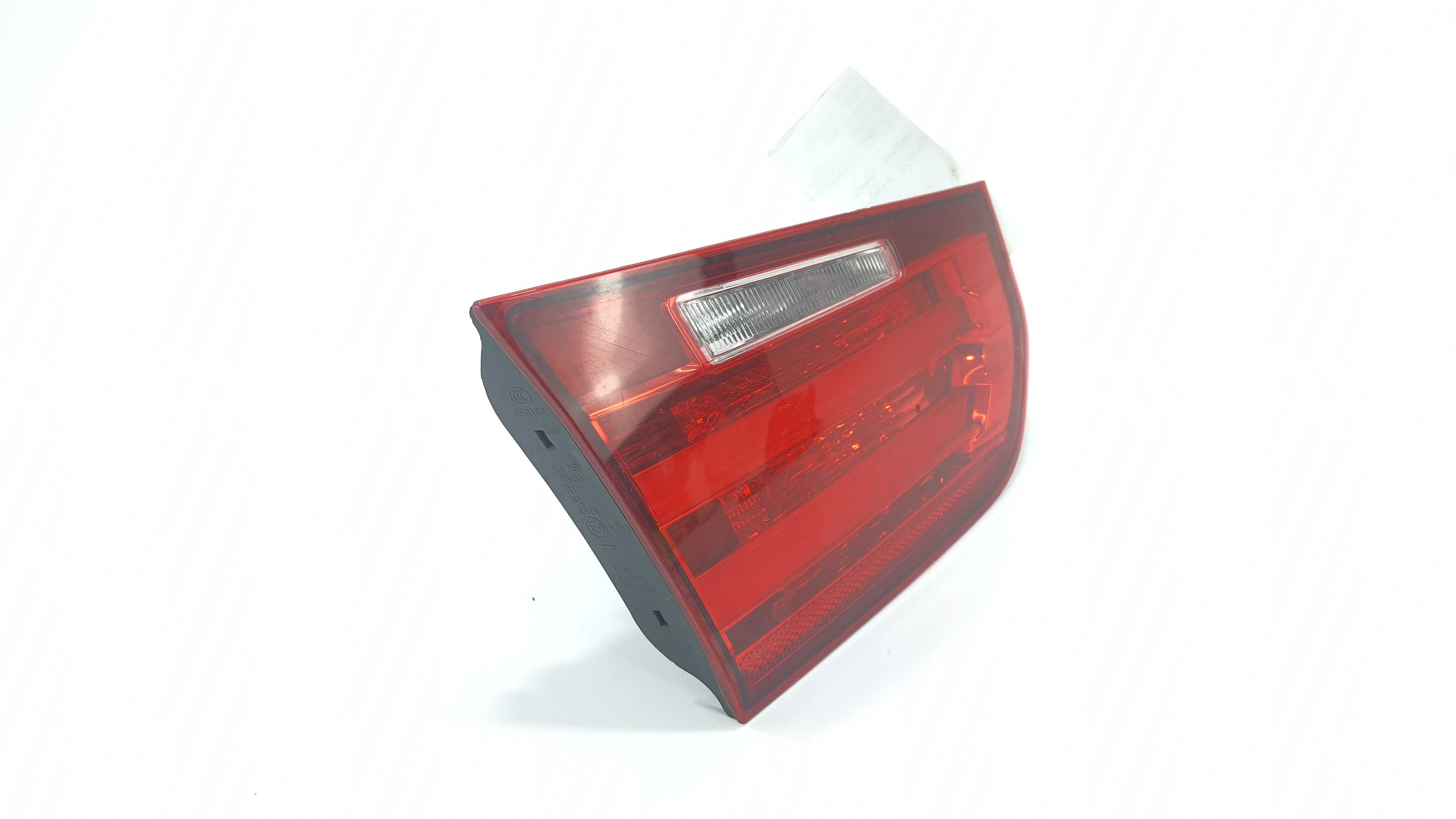 Lanterna Tampa Traseira Esquerda Bmw 316i 1.6 Tb V2277  Esquerdo/motorista 2