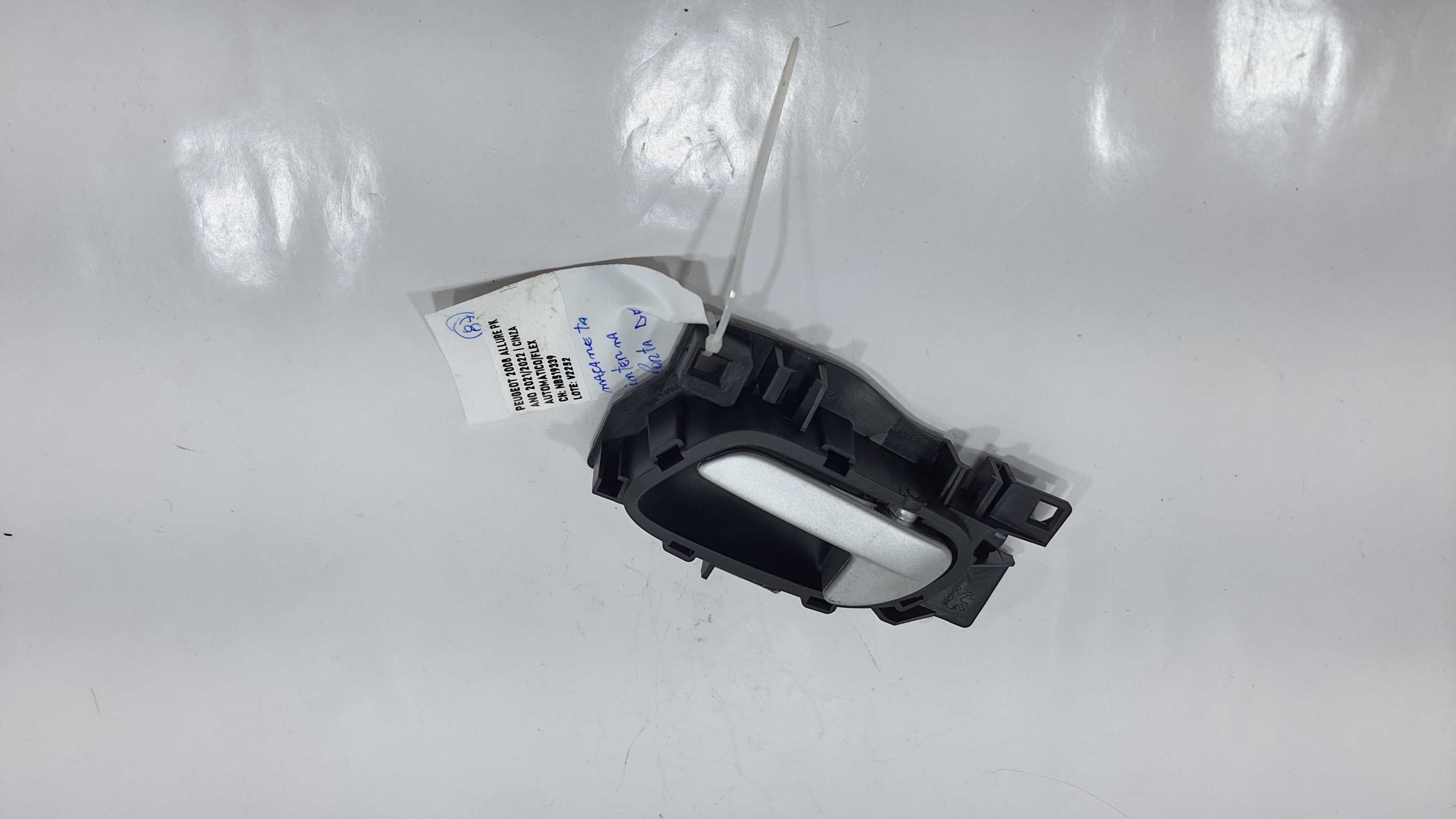 Maçaneta Interna Dianteira Esquerda Peugeot 2008 2022 V2252 2