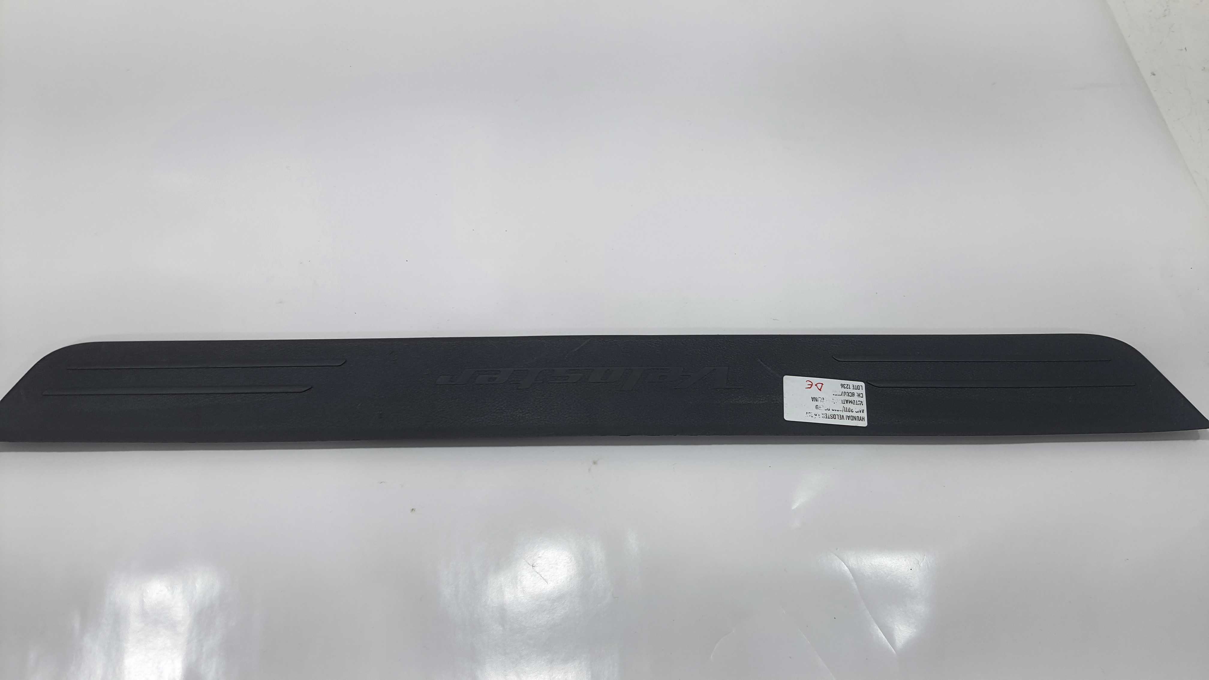 Soleira Dianteira Esquerda Hyundai Veloster Ano 2012 V1236 Preta 2