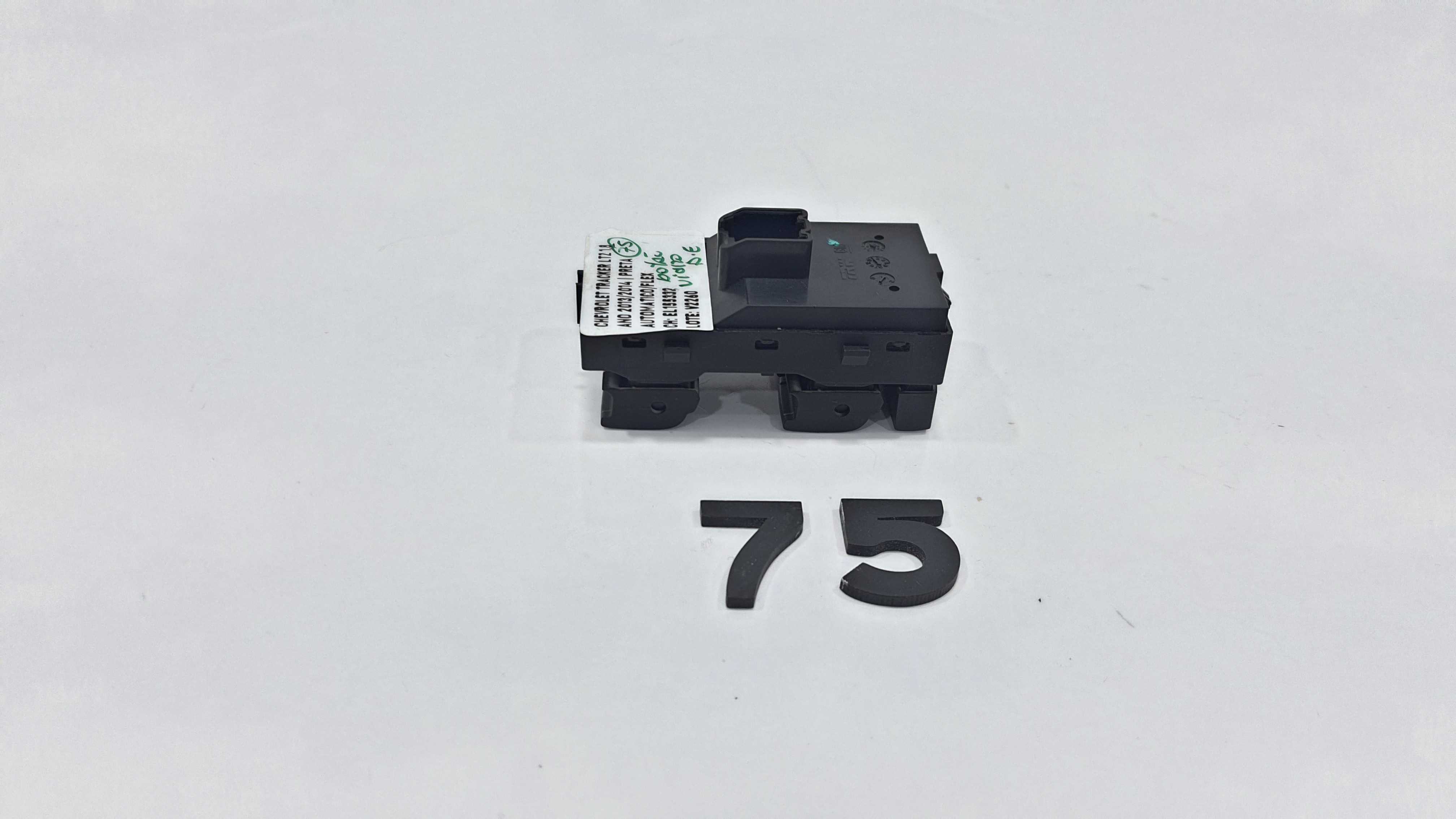 Botão Vidro Dianteiro Esquerdo Tracker Ltz Ano 2014 V2260 6