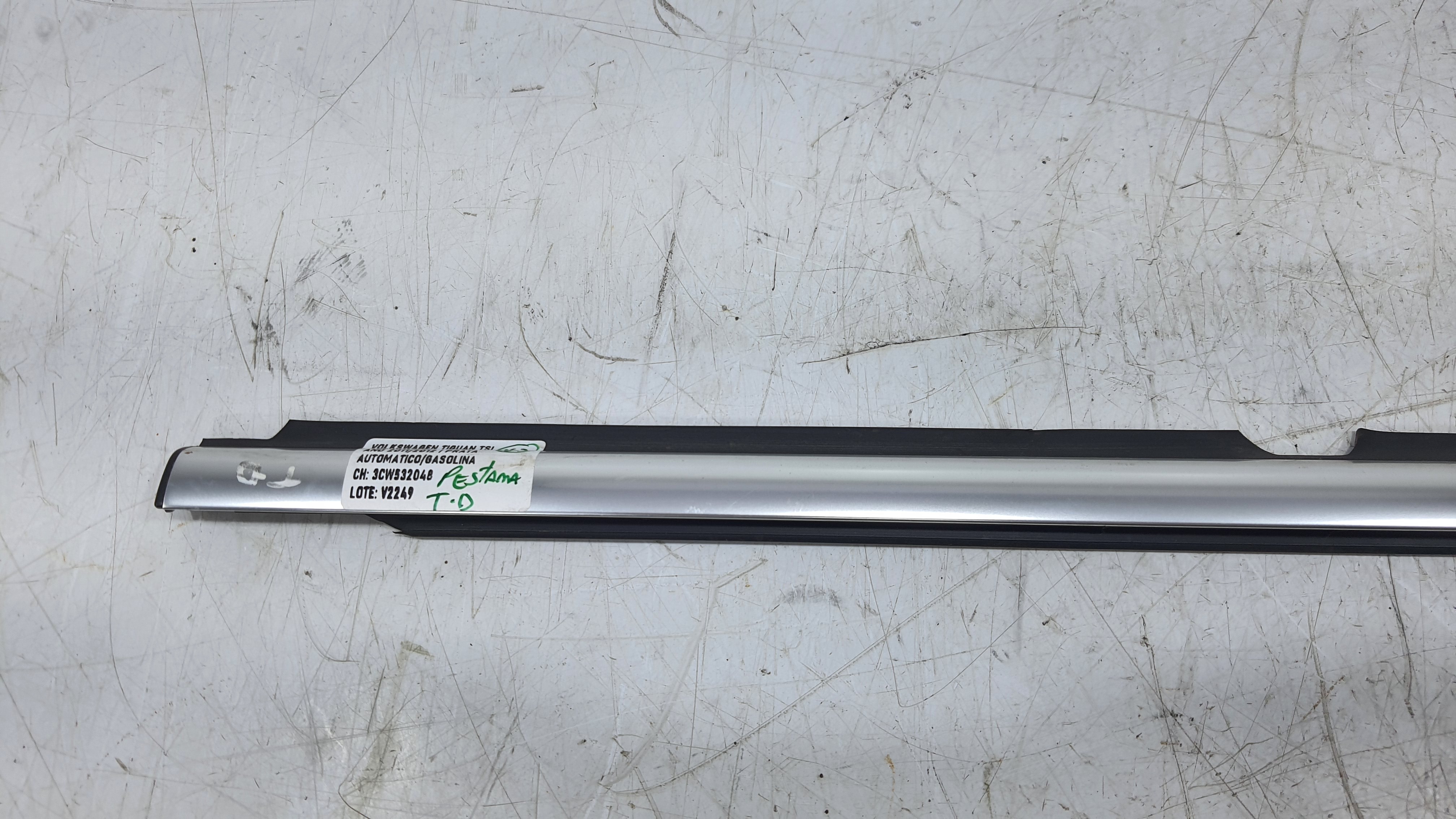 Friso Porta Traseira Direita Volkswagen Tiguan 2012 V2249 Prata 4
