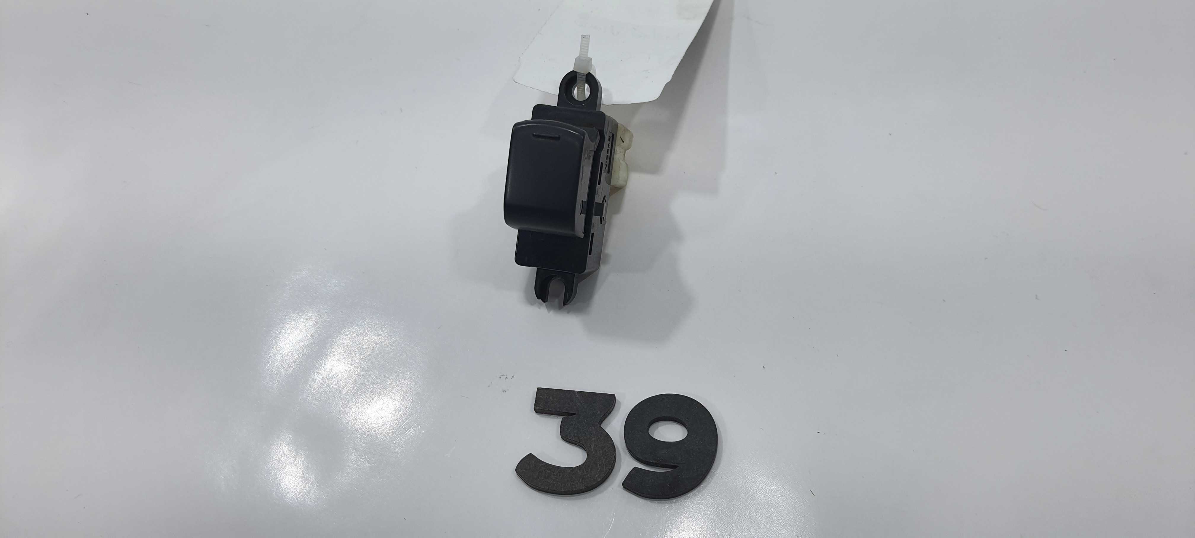 Botão Vidro Traseiro Esquerdo Nissan Tiida Sedan 2012 V2272 5