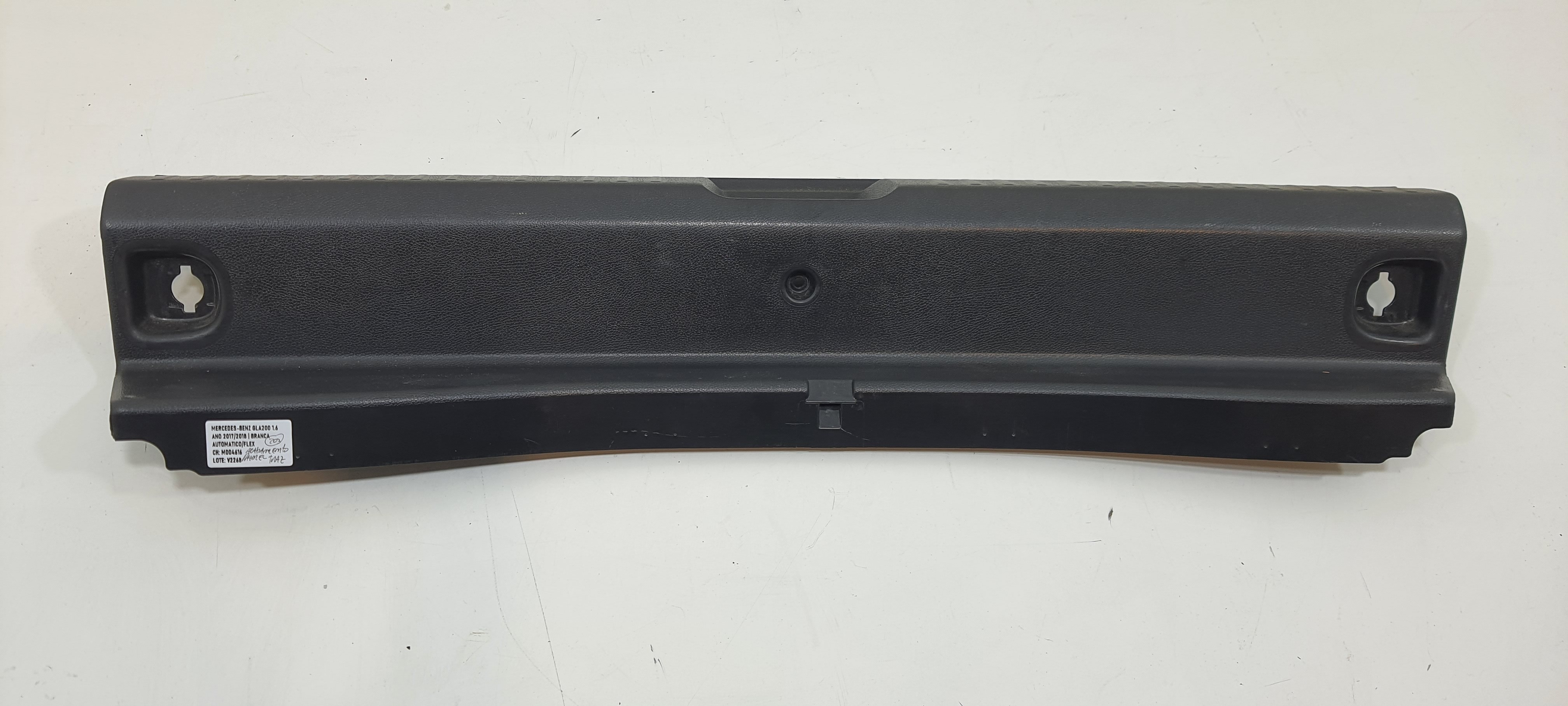 Acabamento Painel Traseiro Mercedes Gla 200 1.6 2018 V2268 3