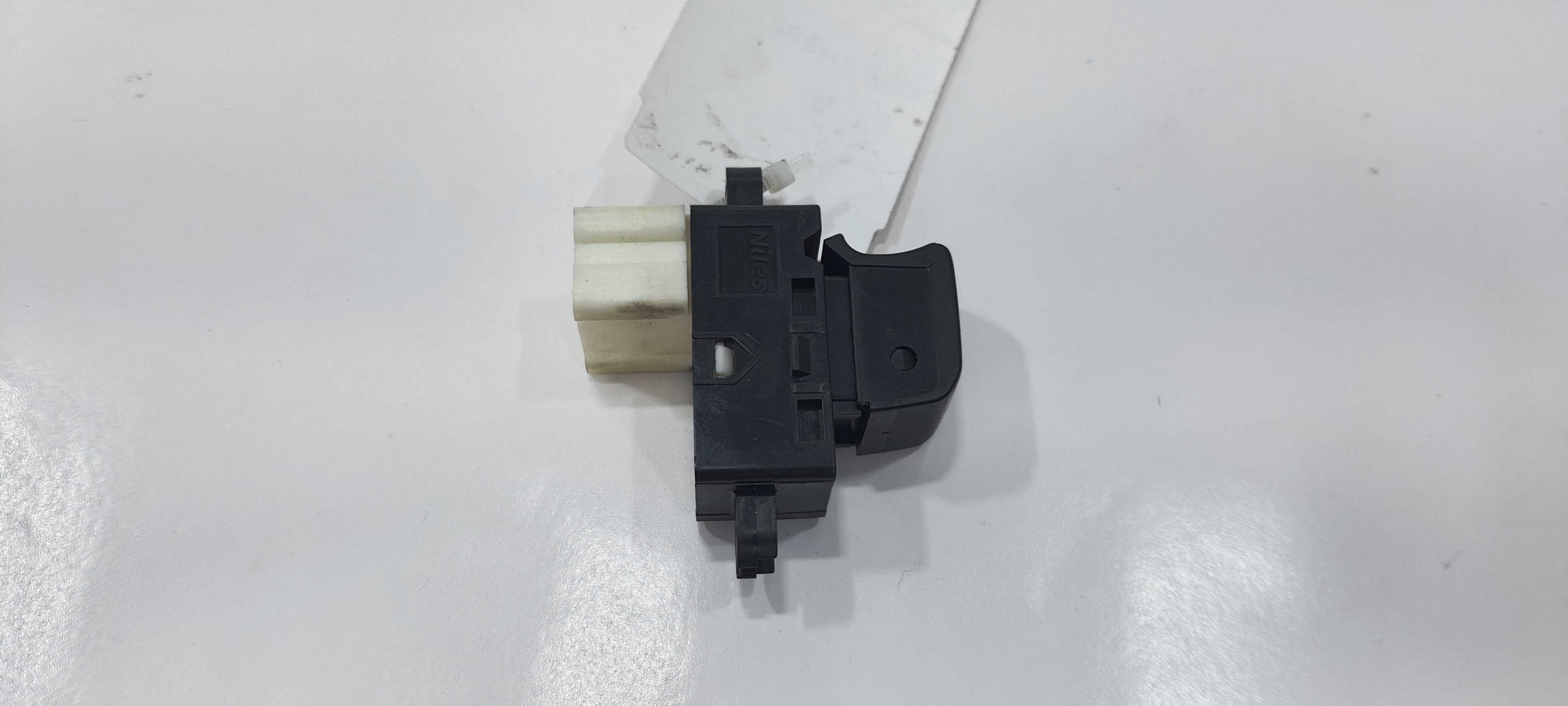 Botão Vidro Dianteiro Direito Nissan Tiida Sedan 2012 V2272 5