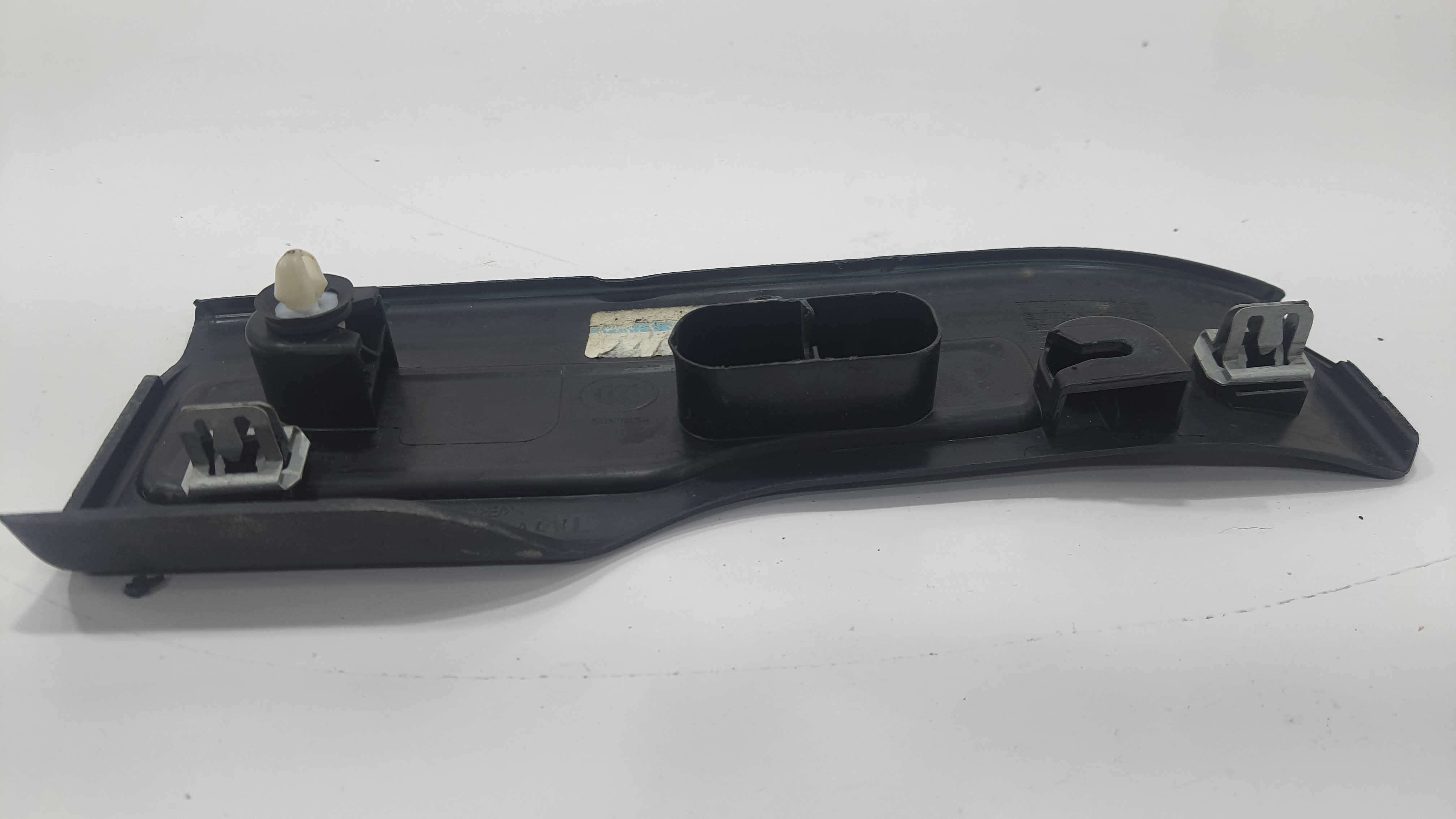 Soleira Traseira Esquerda Land Rover Evoque 2.0 Hse 17 V2266 Preta 2