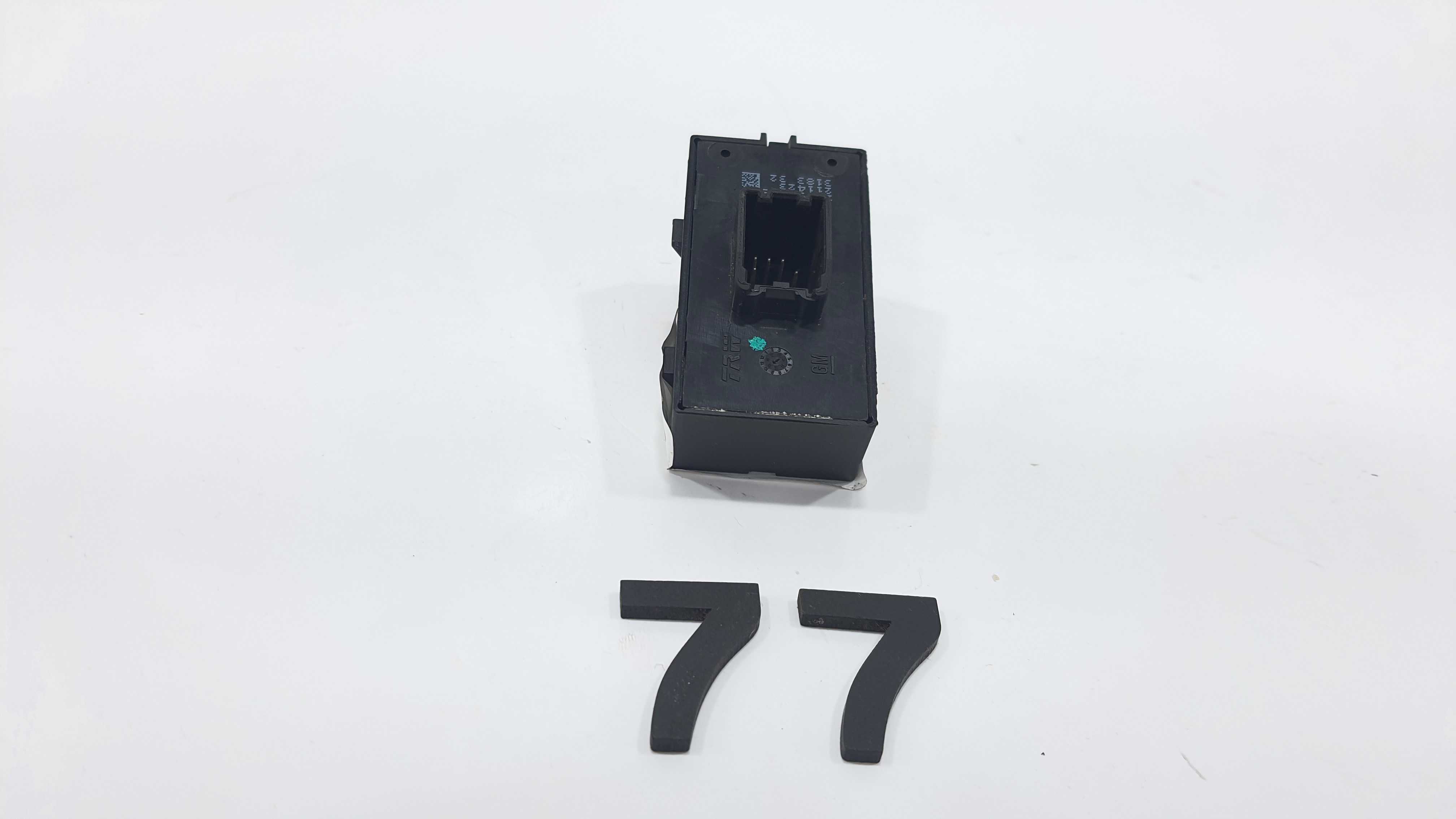 Botão Vidro Traseiro Esquerdo Tracker Ltz Ano 2014 V2260 4