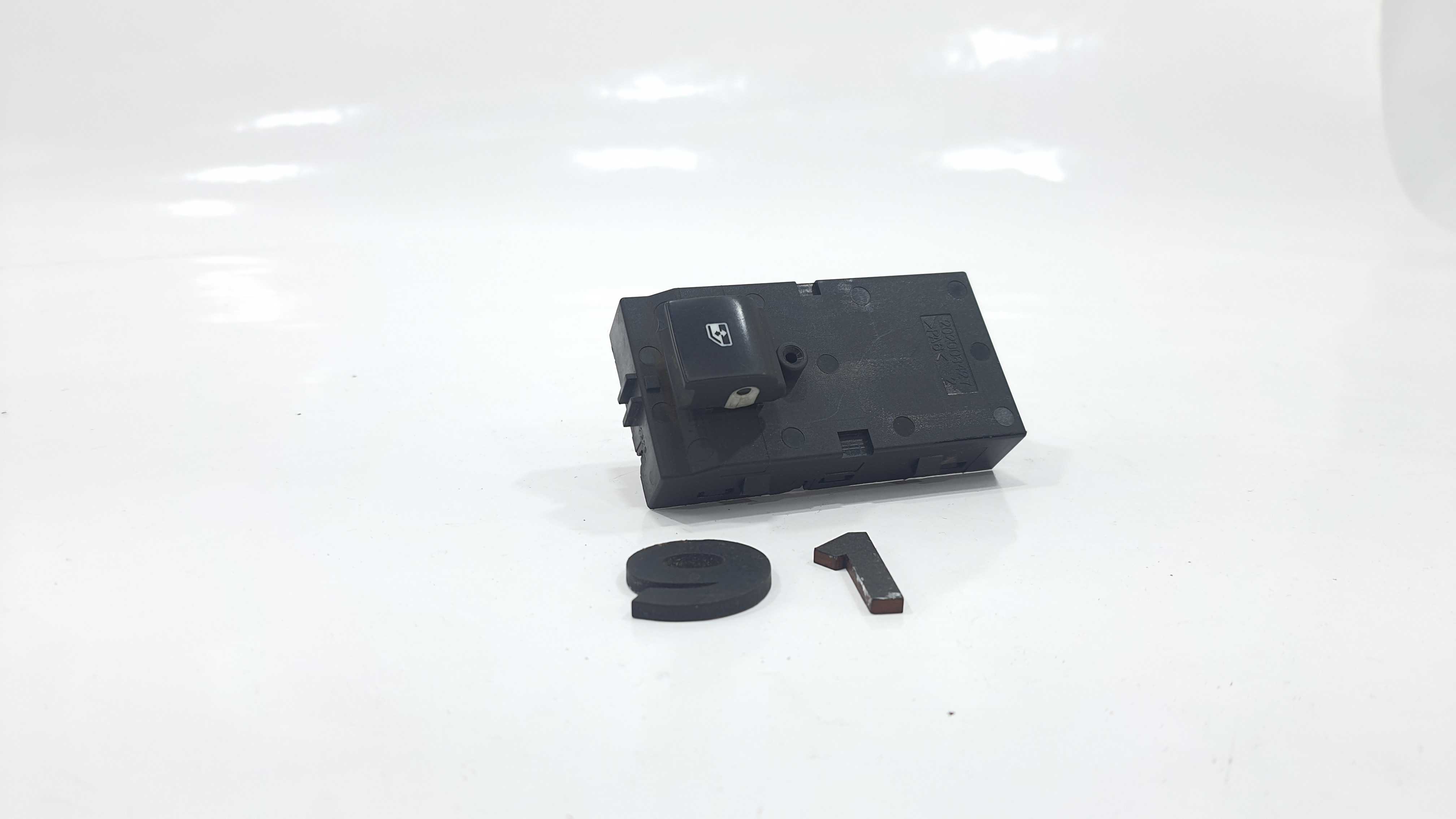 Botão Vidro Dianteiro Direito Sonic Sedan Ltz 2012 V2256 5