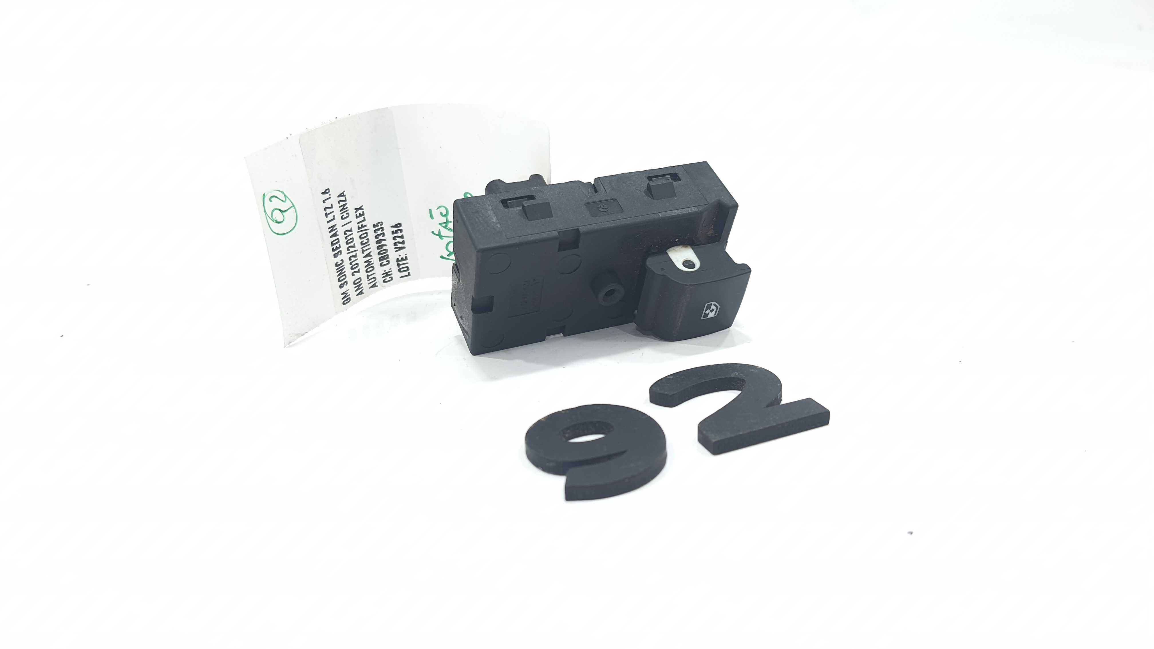 Botão Vidro Traseiro Esquerdo Sonic Sedan Ltz 2012 V2256 3