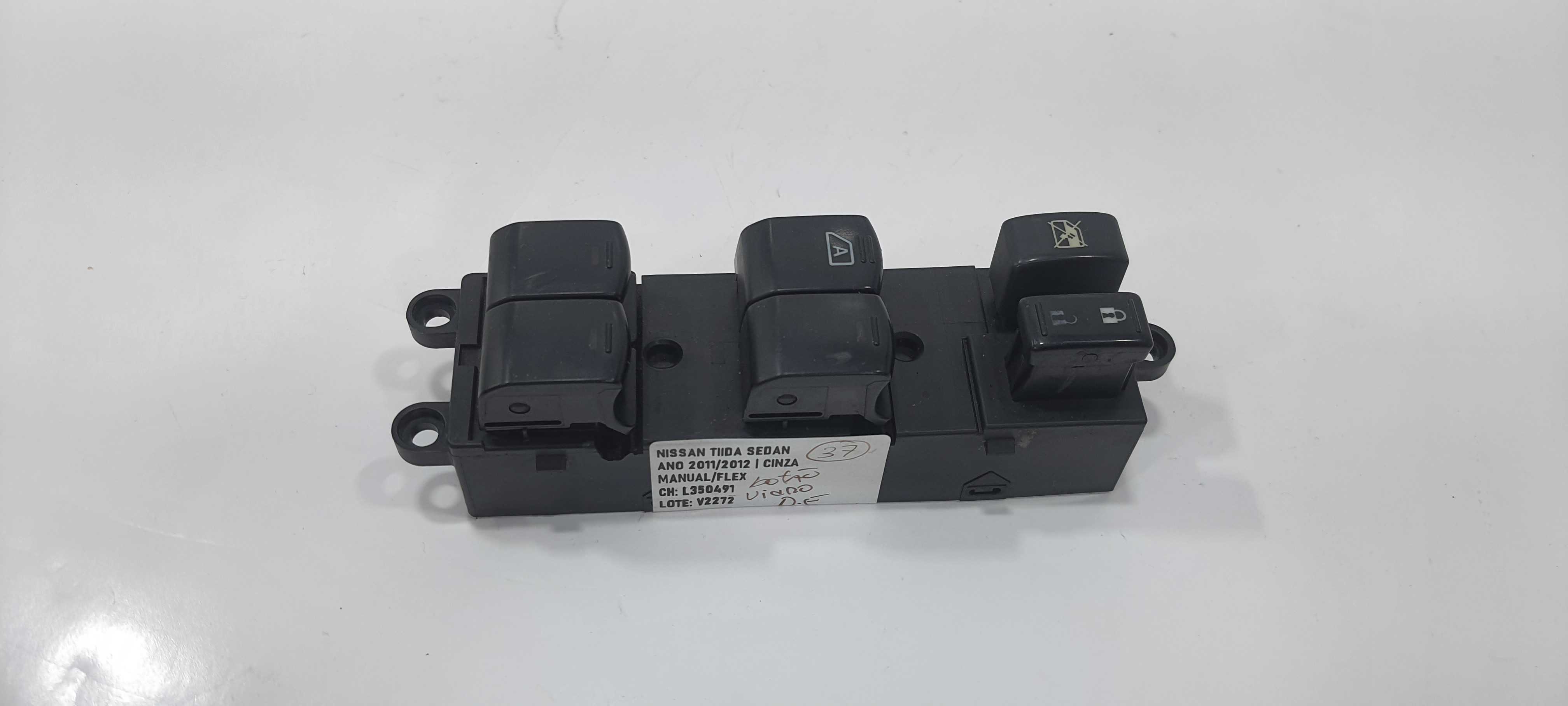 Botão Vidro Dianteiro Esquerdo Tiida Sedan 2012 V2272 2