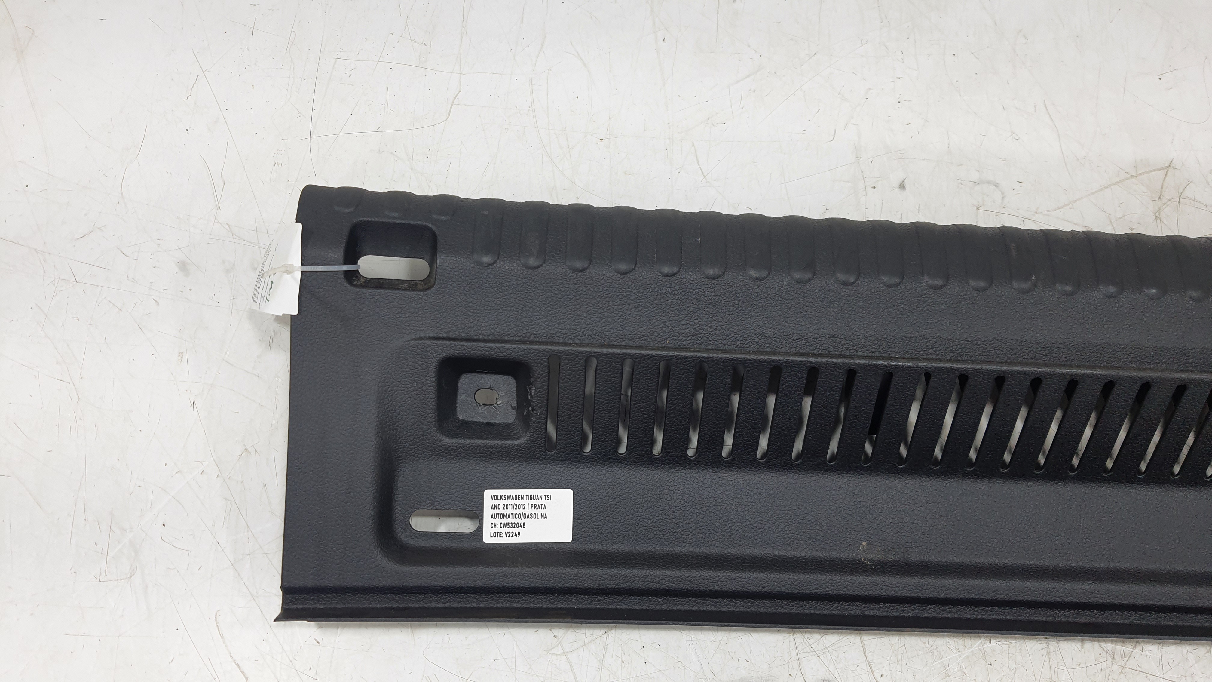 Acabamento Painel Traseiro Volkswagen Tiguan 2012 V2249 3
