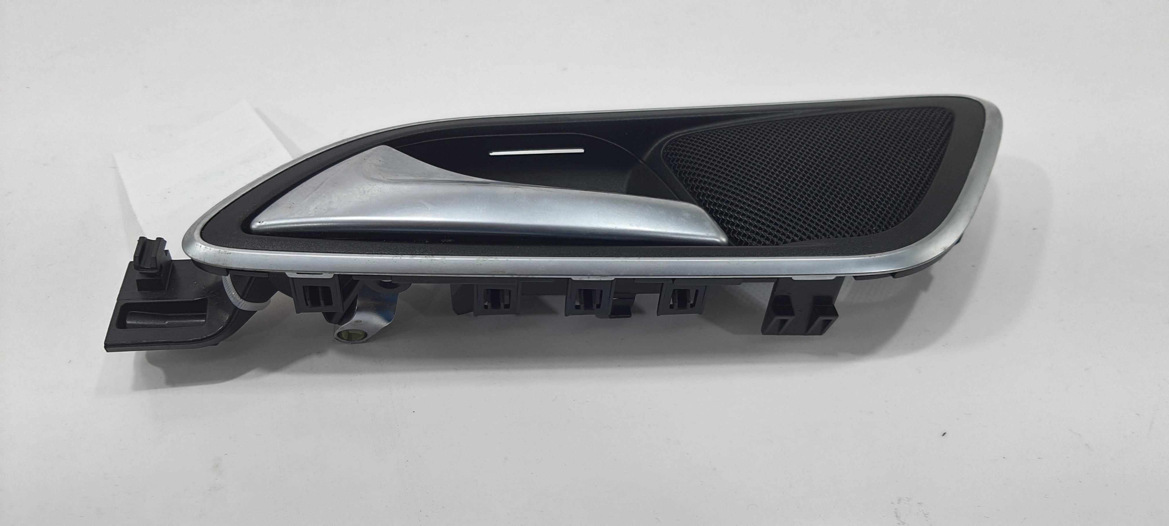 Maçaneta Porta Tras Esquerda Mercedes Gla 200 1.6 2018 V2268 Traseira 4